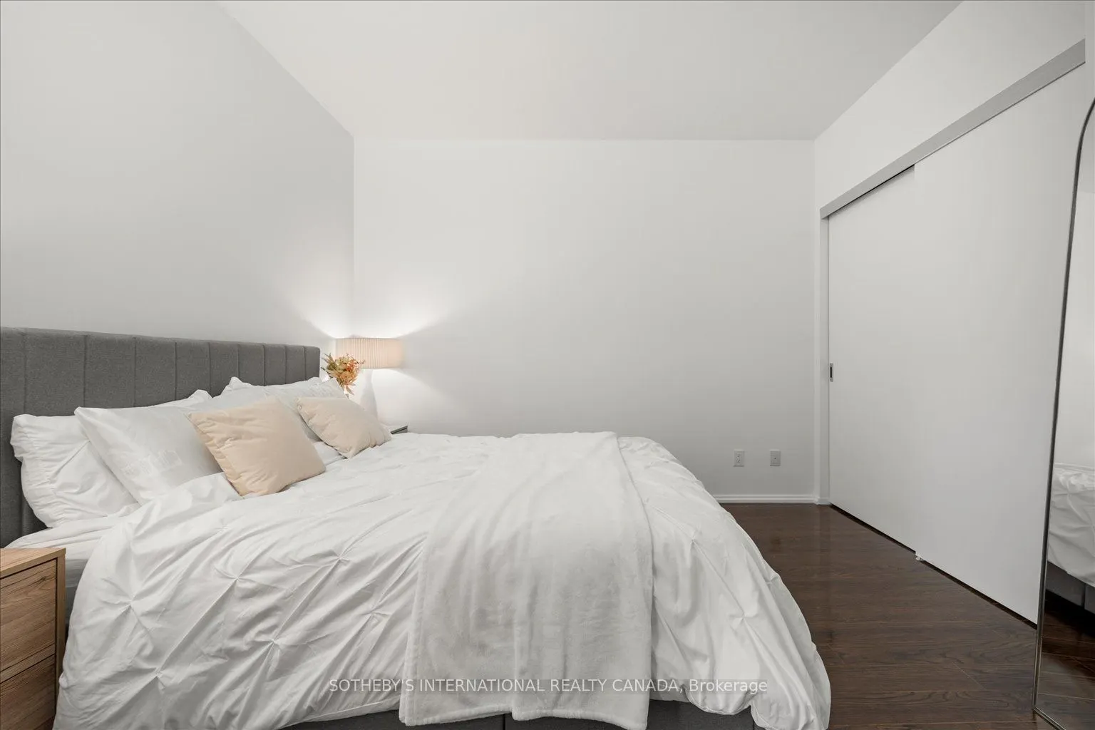 8 Charlotte Street, #415