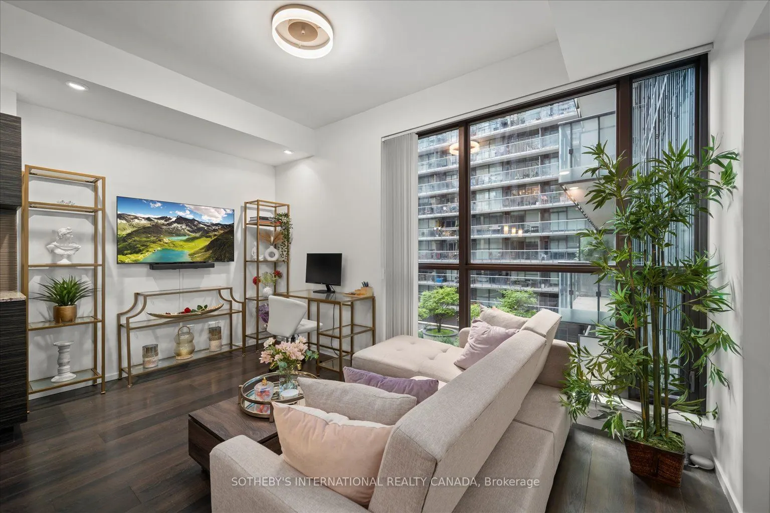 8 Charlotte Street, #415