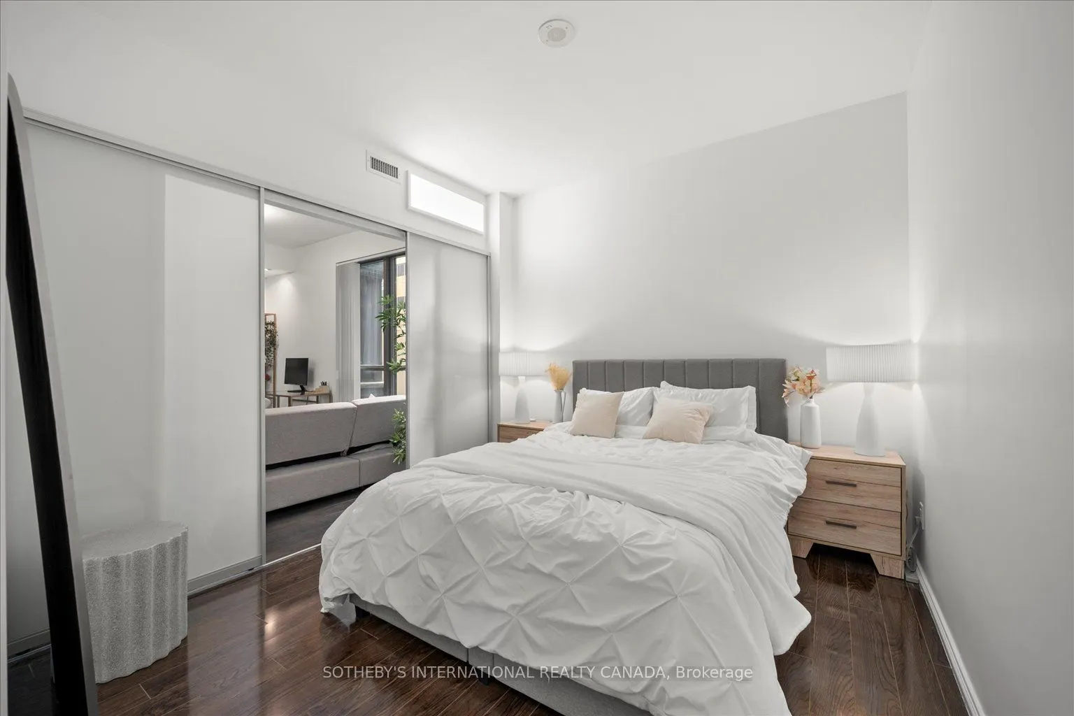 8 Charlotte Street, #415