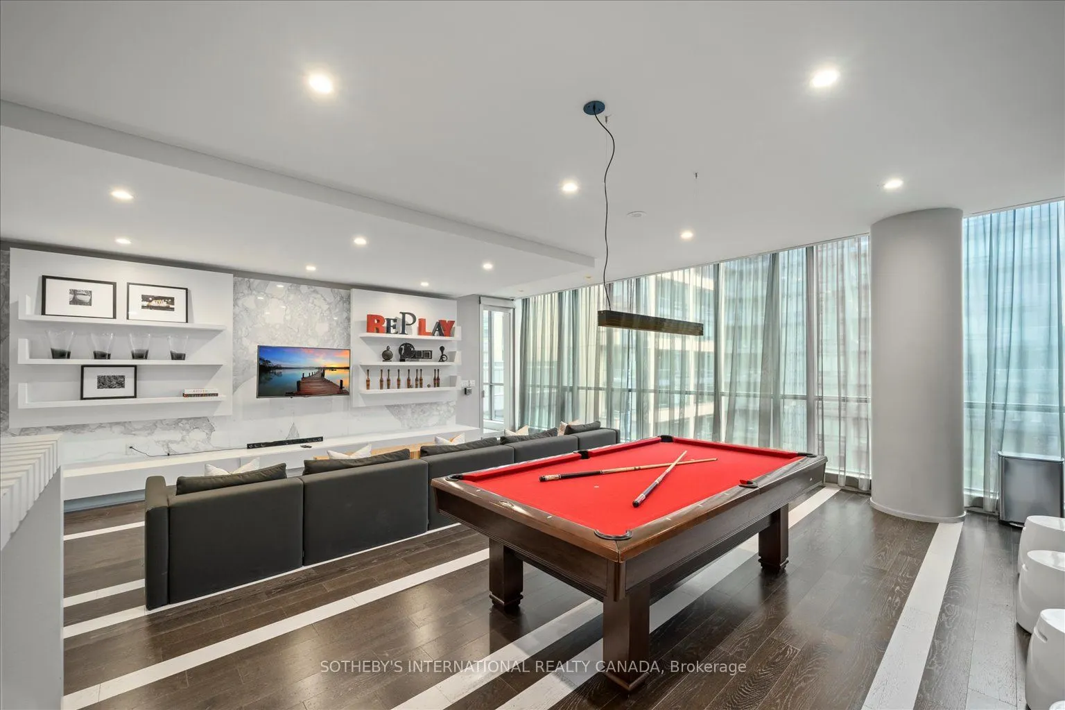 8 Charlotte Street, #415