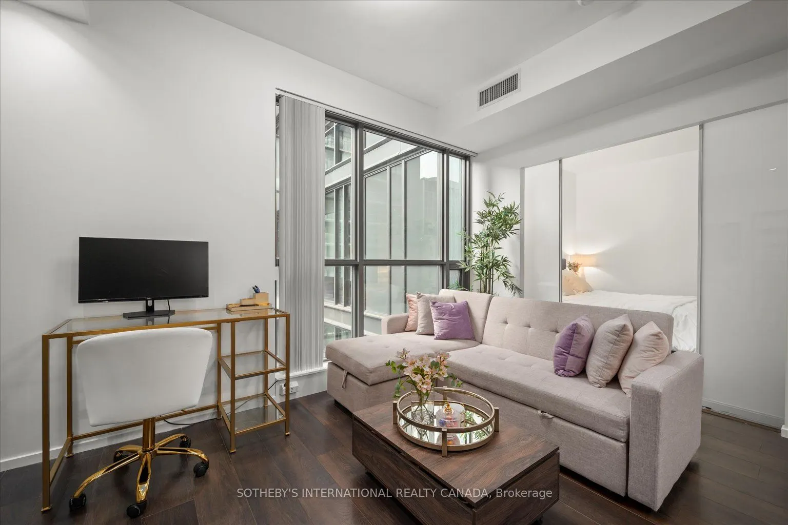 8 Charlotte Street, #415