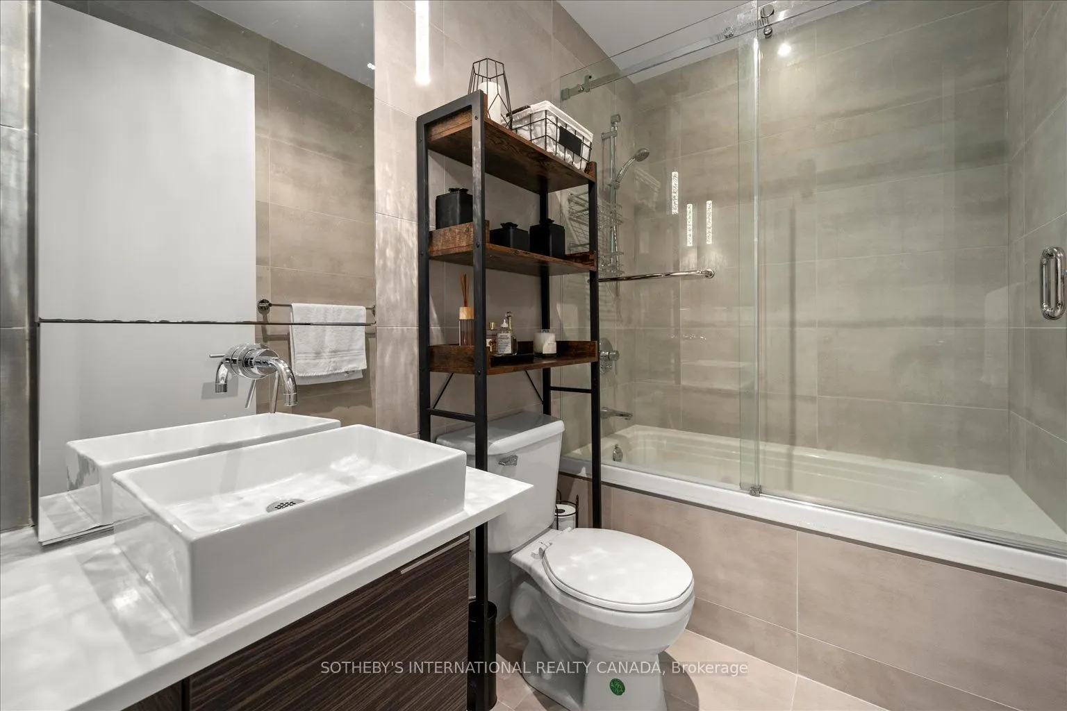8 Charlotte Street, #415