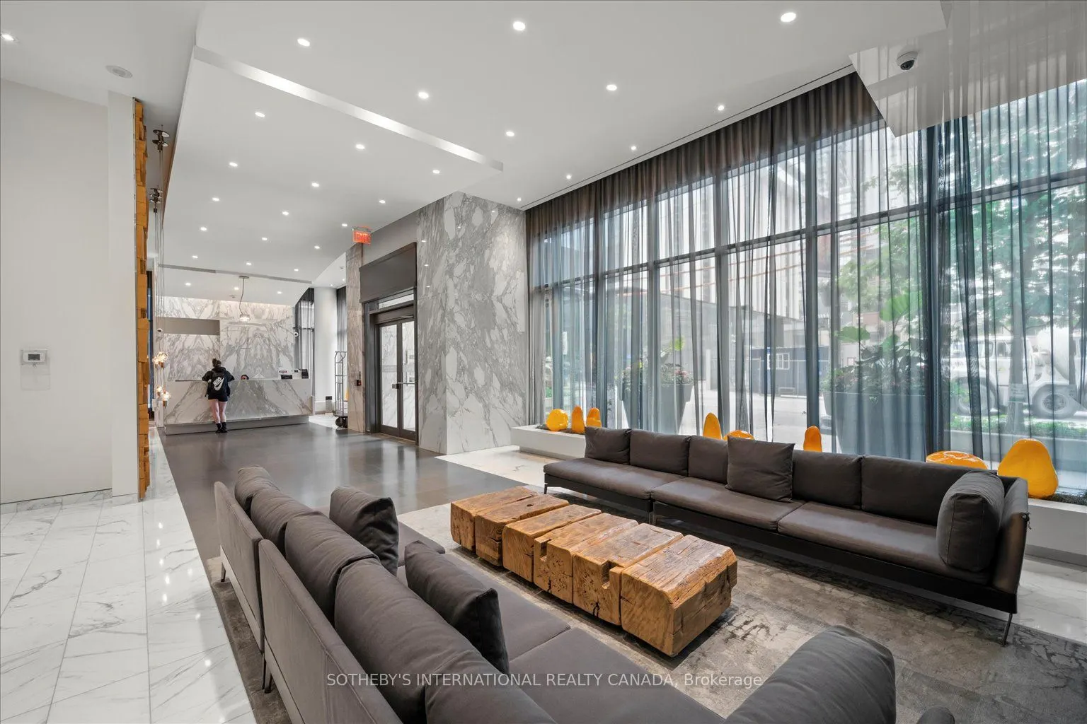 8 Charlotte Street, #415