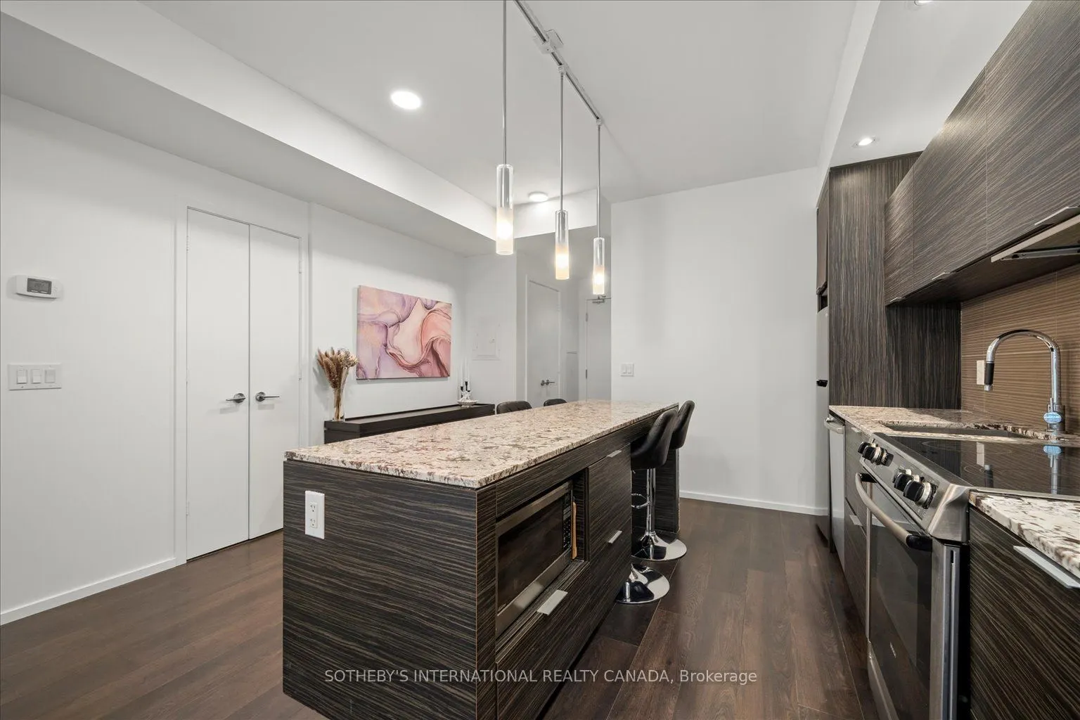 8 Charlotte Street, #415