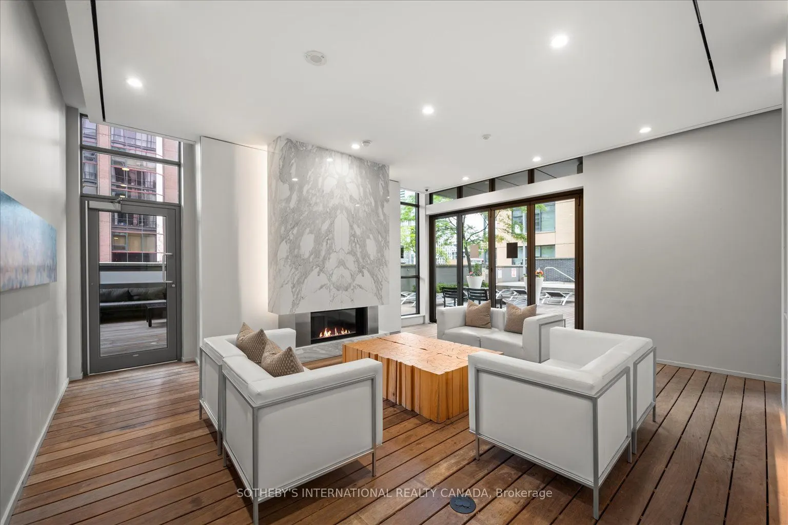 8 Charlotte Street, #415