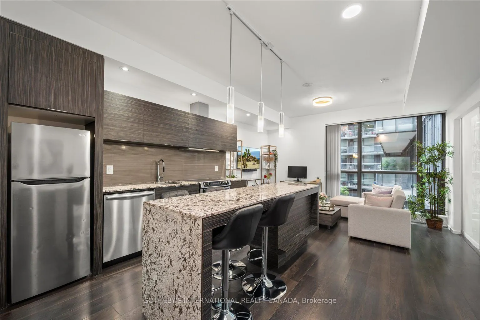 8 Charlotte Street, #415