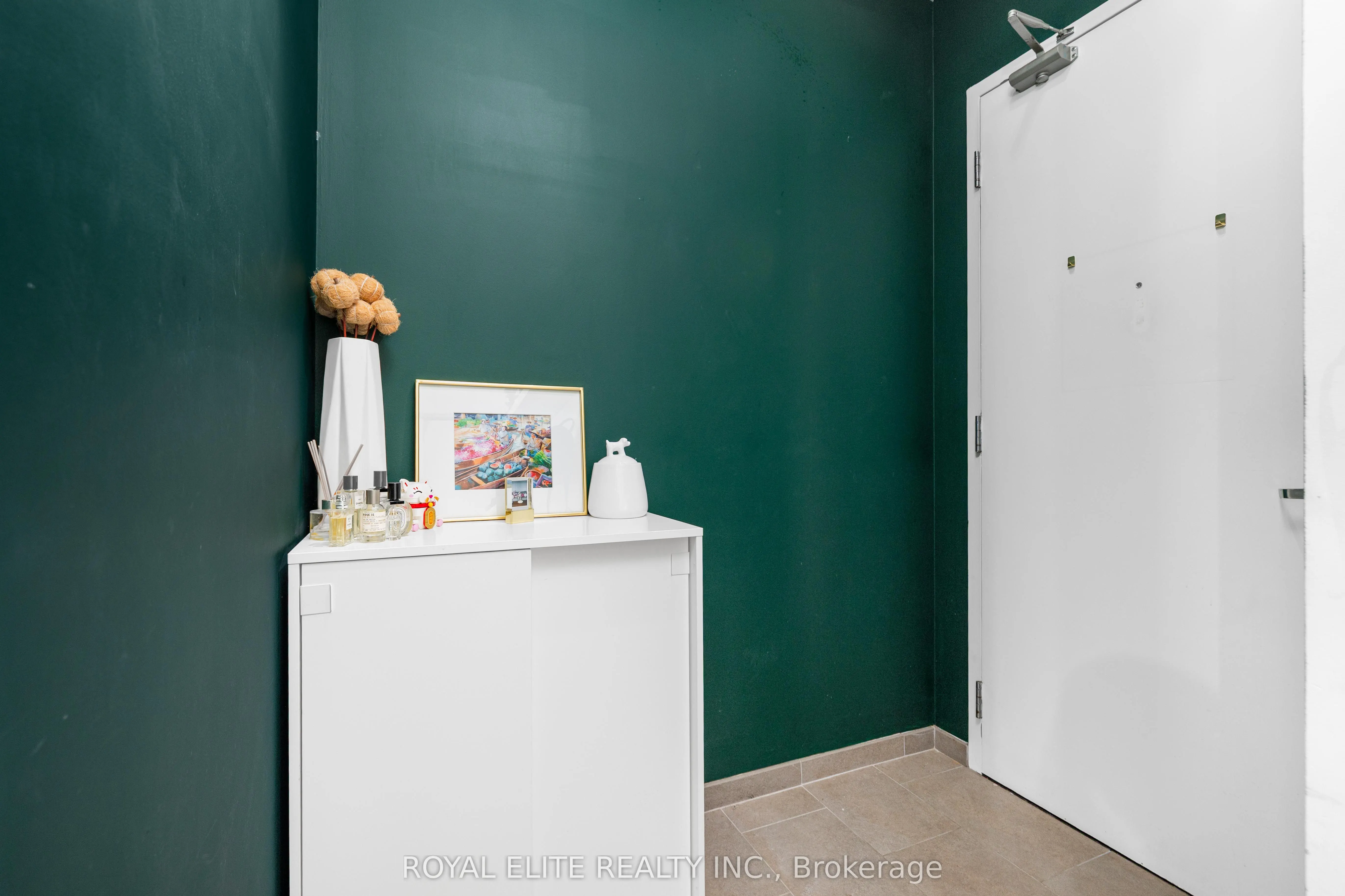 218 King Street E, #307