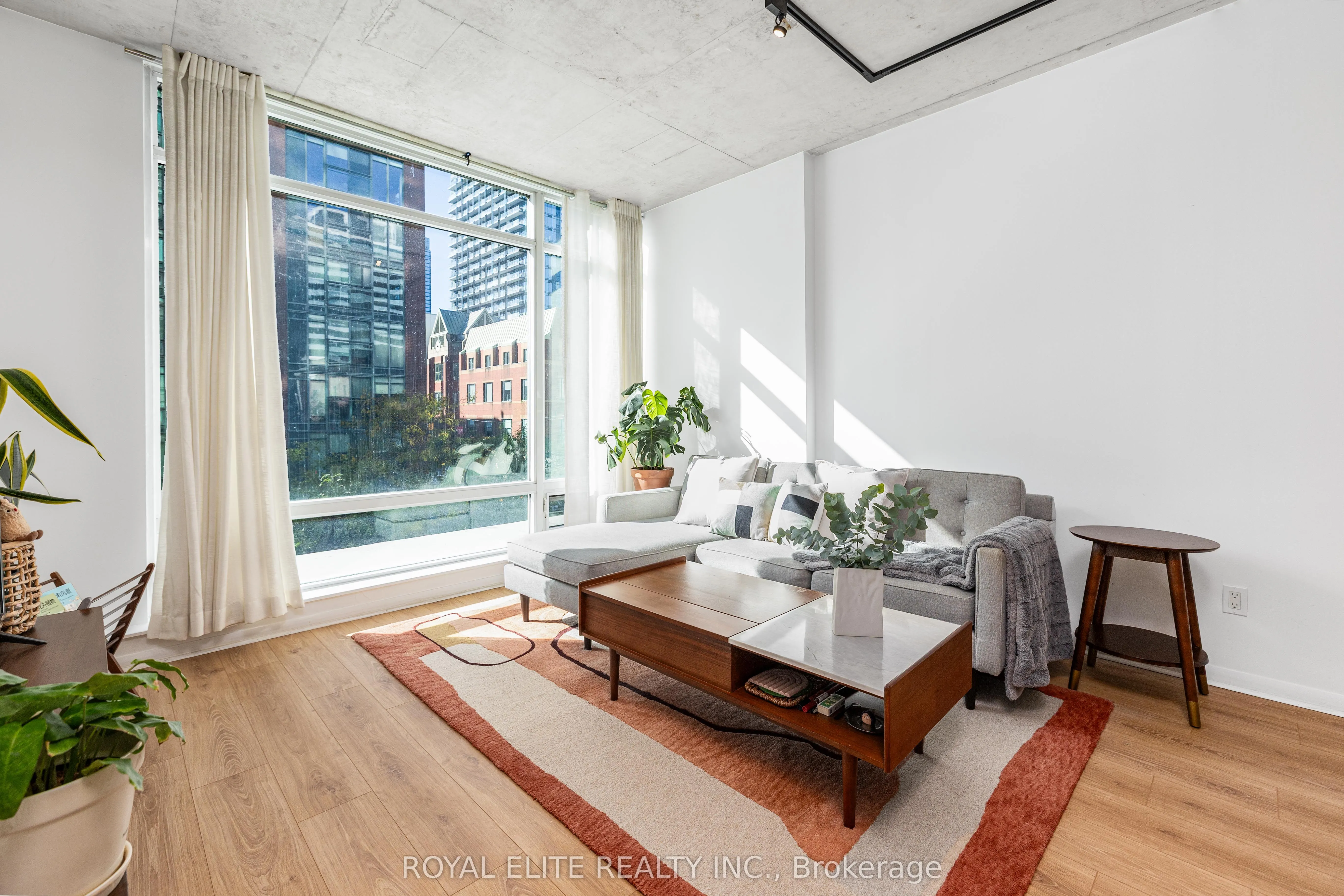 218 King Street E, #307