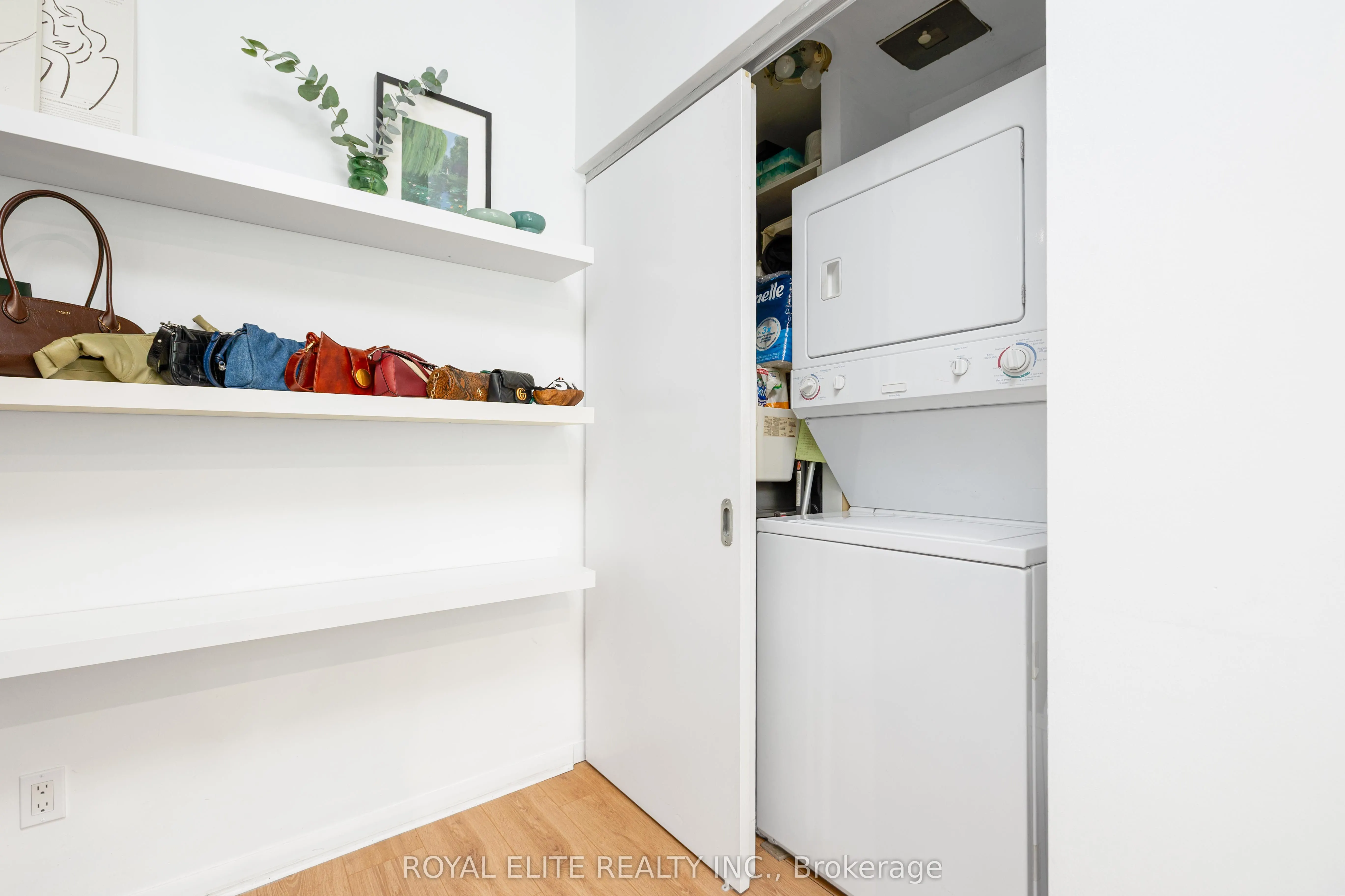 218 King Street E, #307