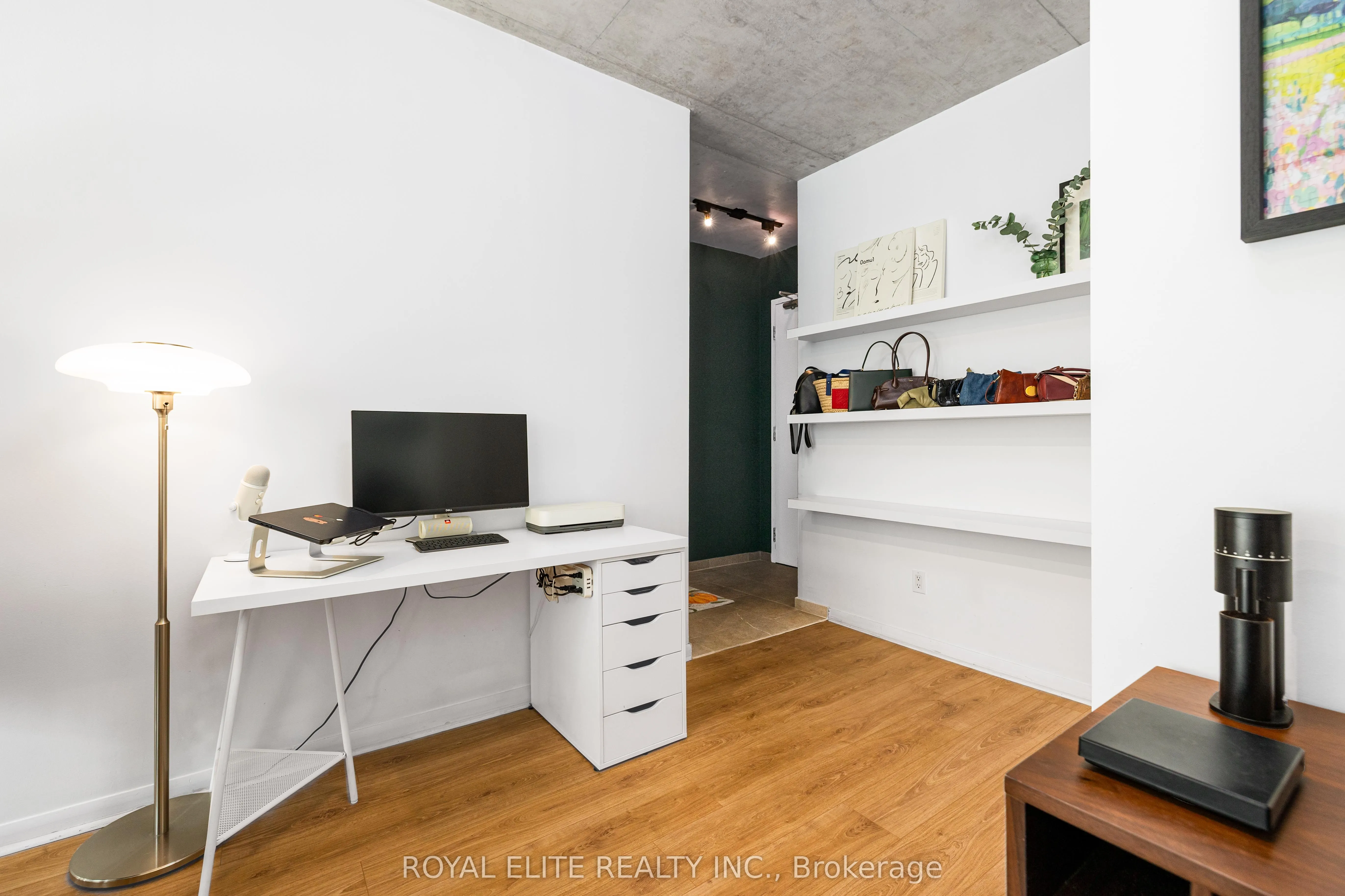 218 King Street E, #307