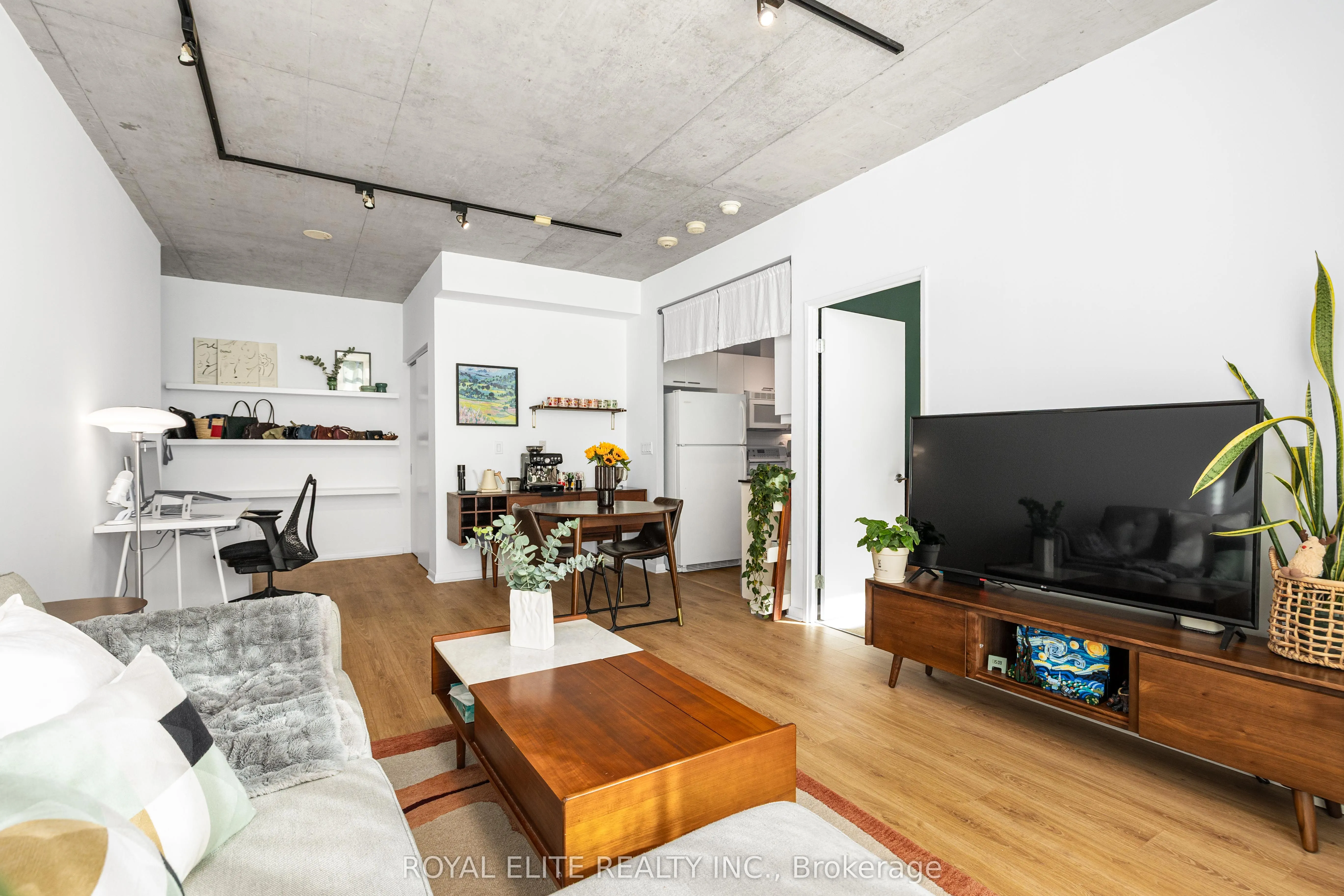 218 King Street E, #307