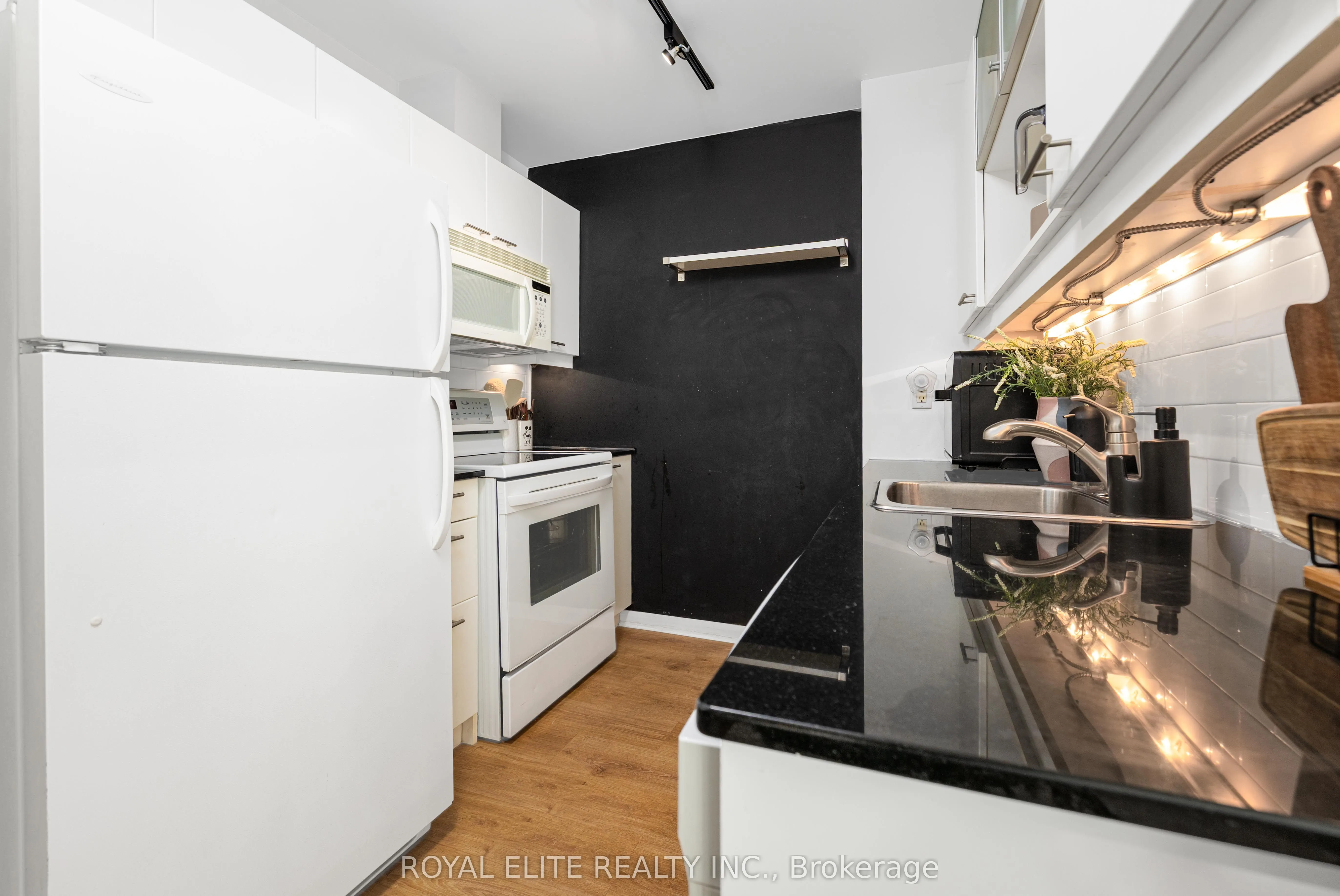 218 King Street E, #307