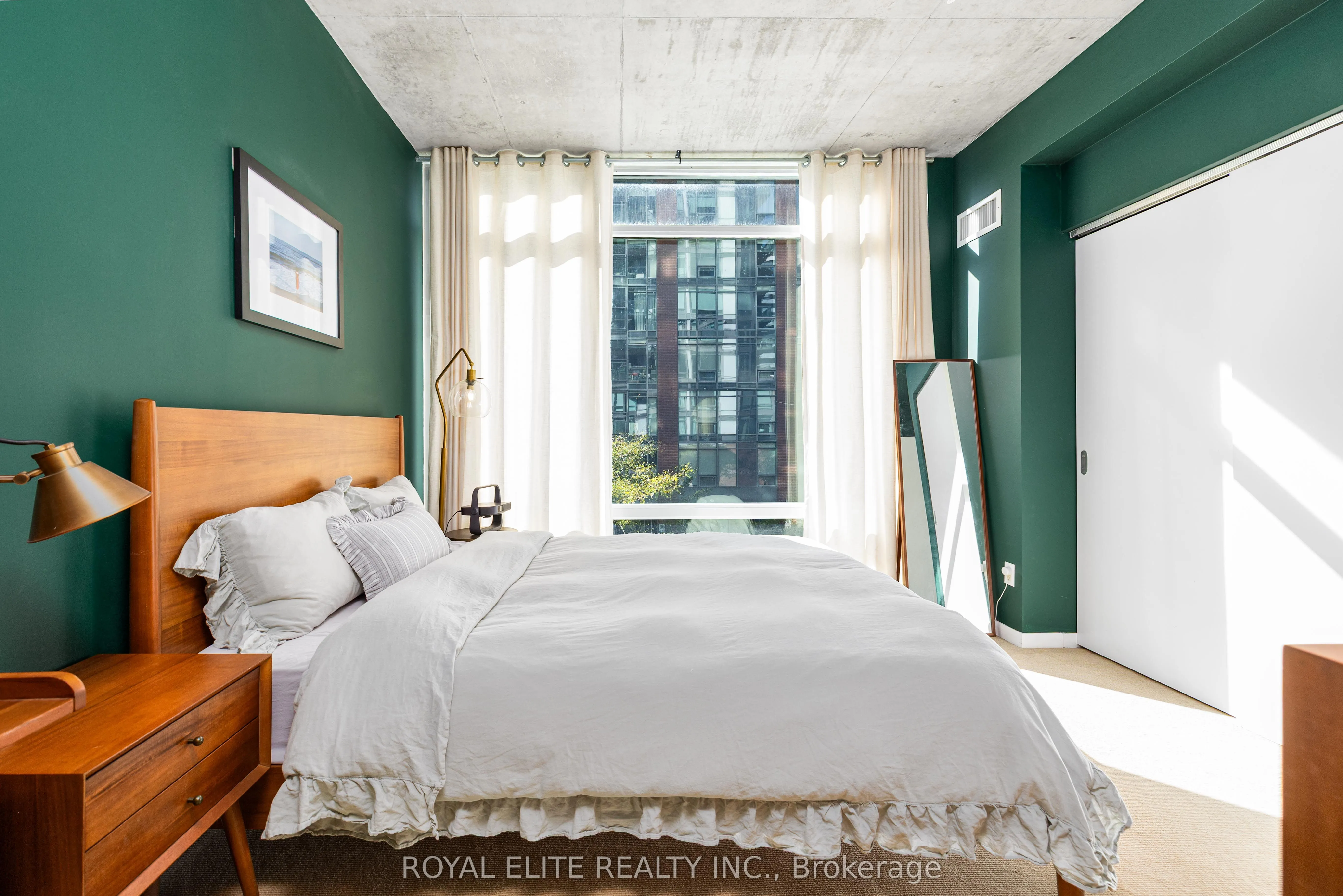 218 King Street E, #307