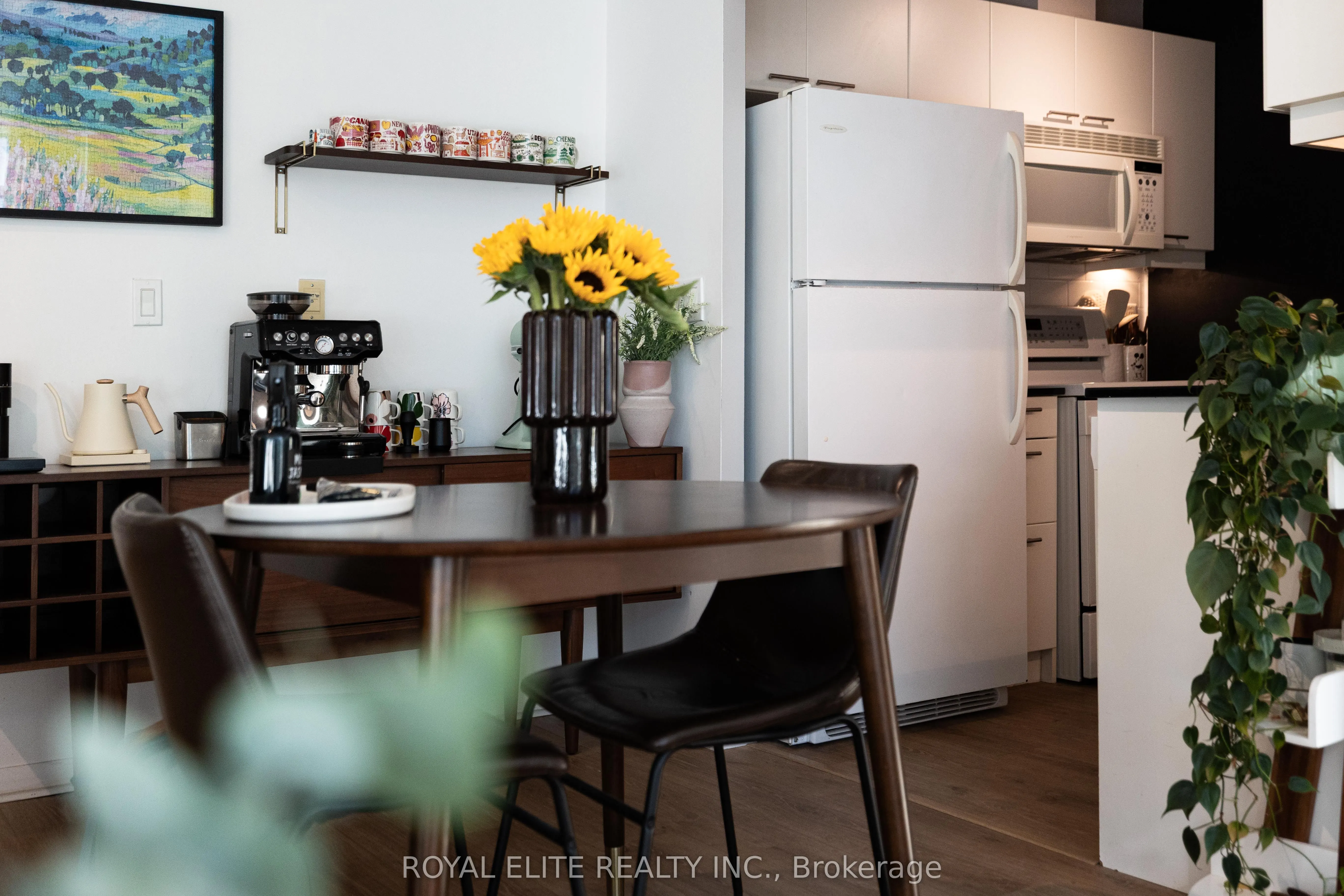 218 King Street E, #307