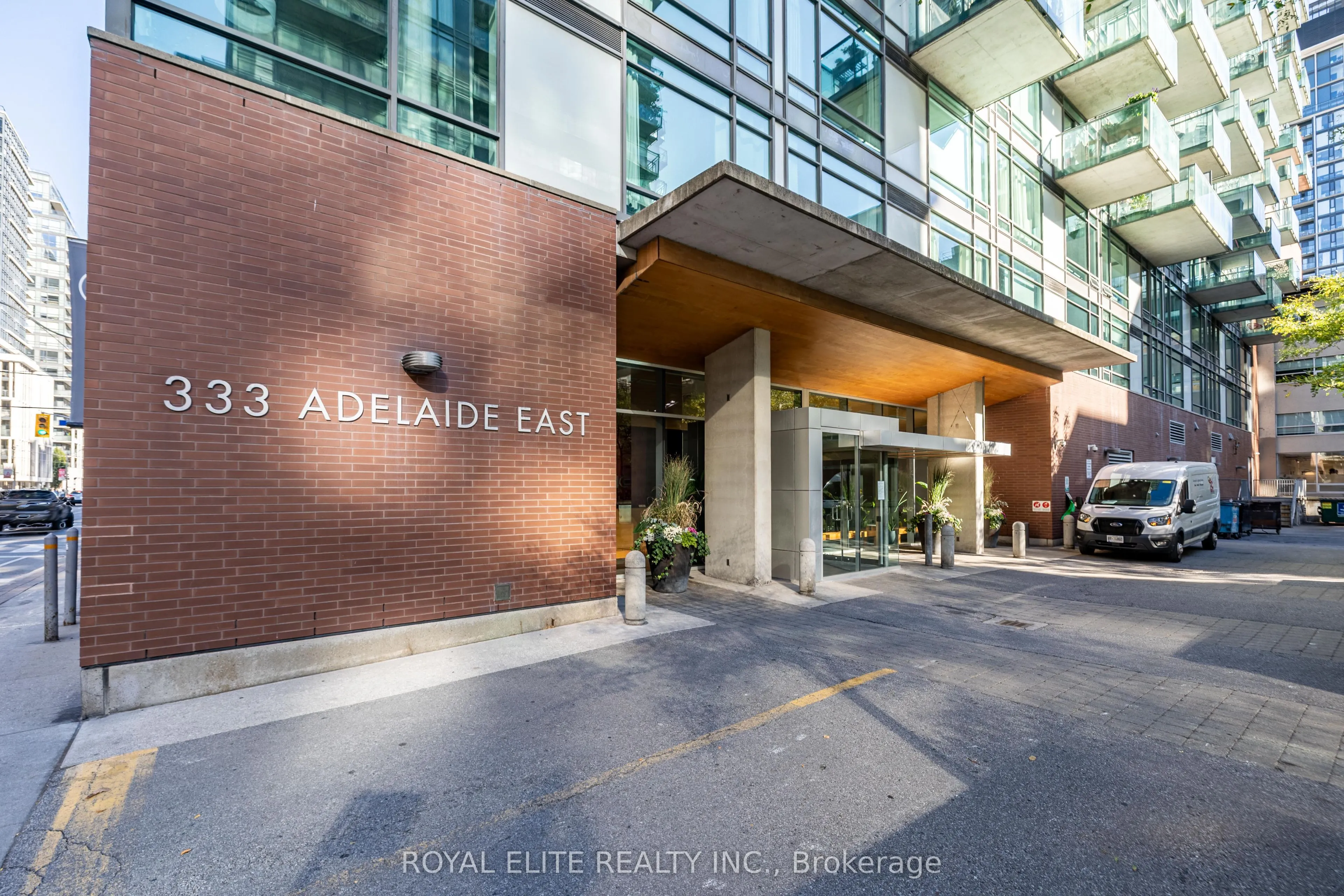 218 King Street E, #307