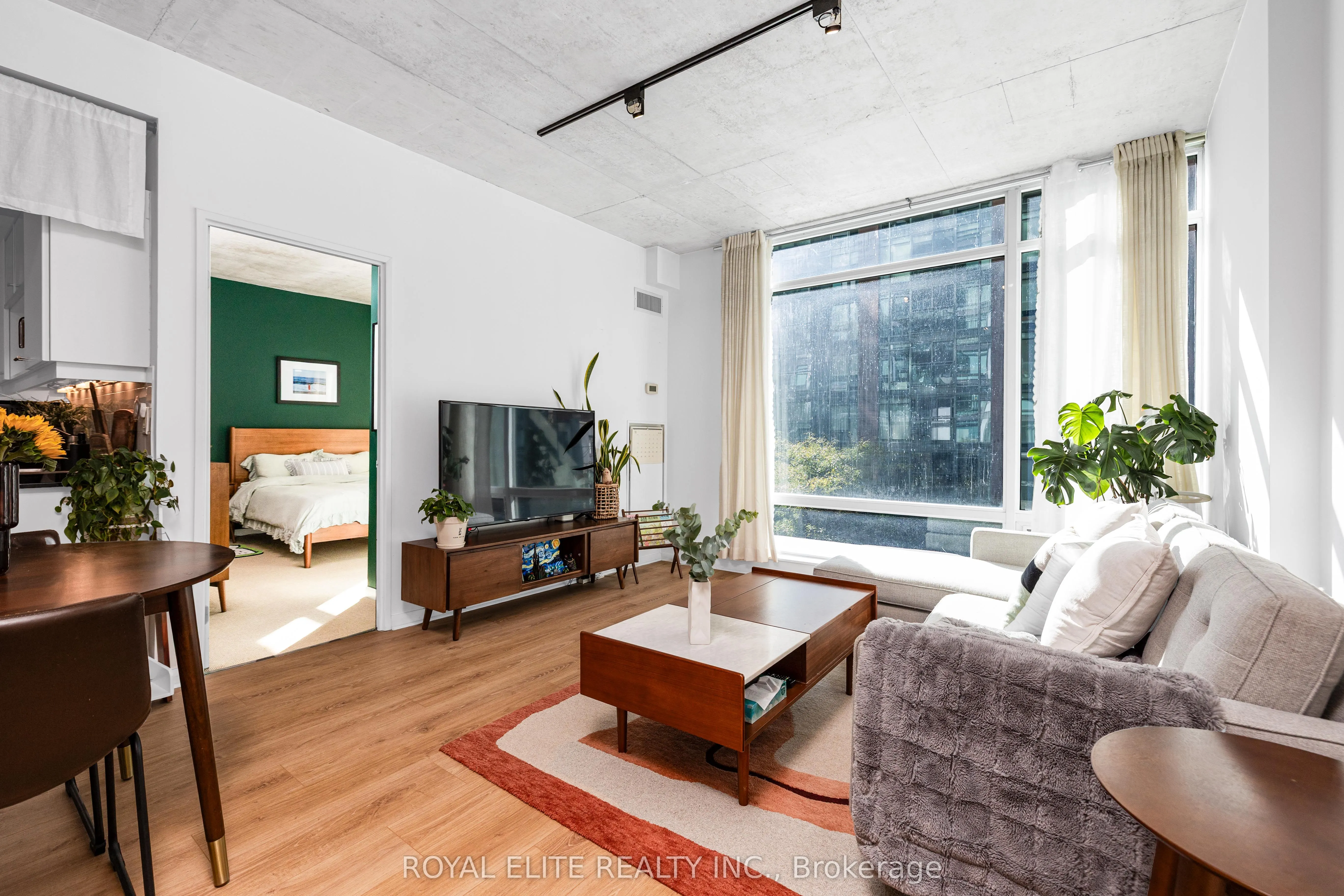 218 King Street E, #307