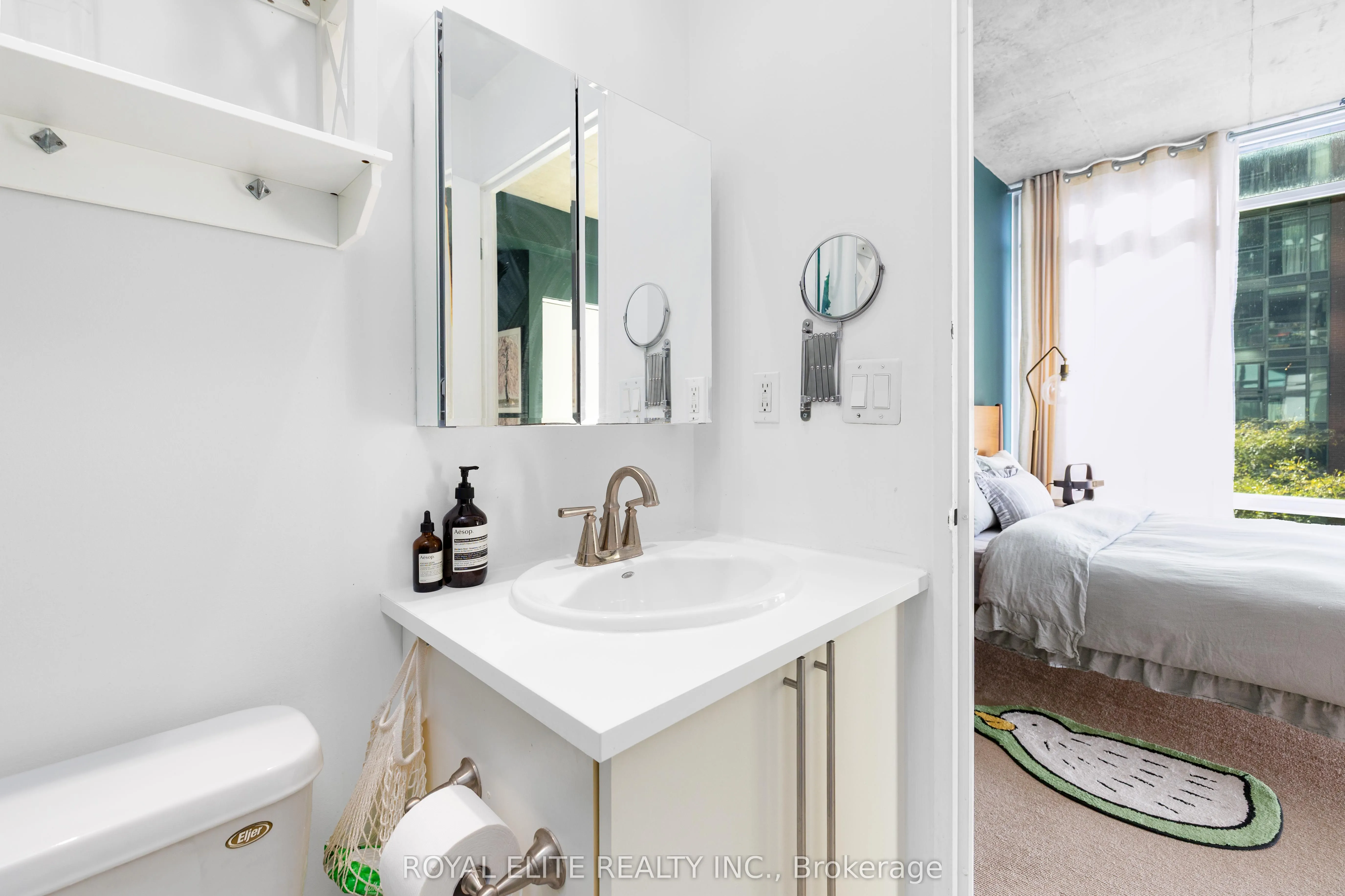 218 King Street E, #307