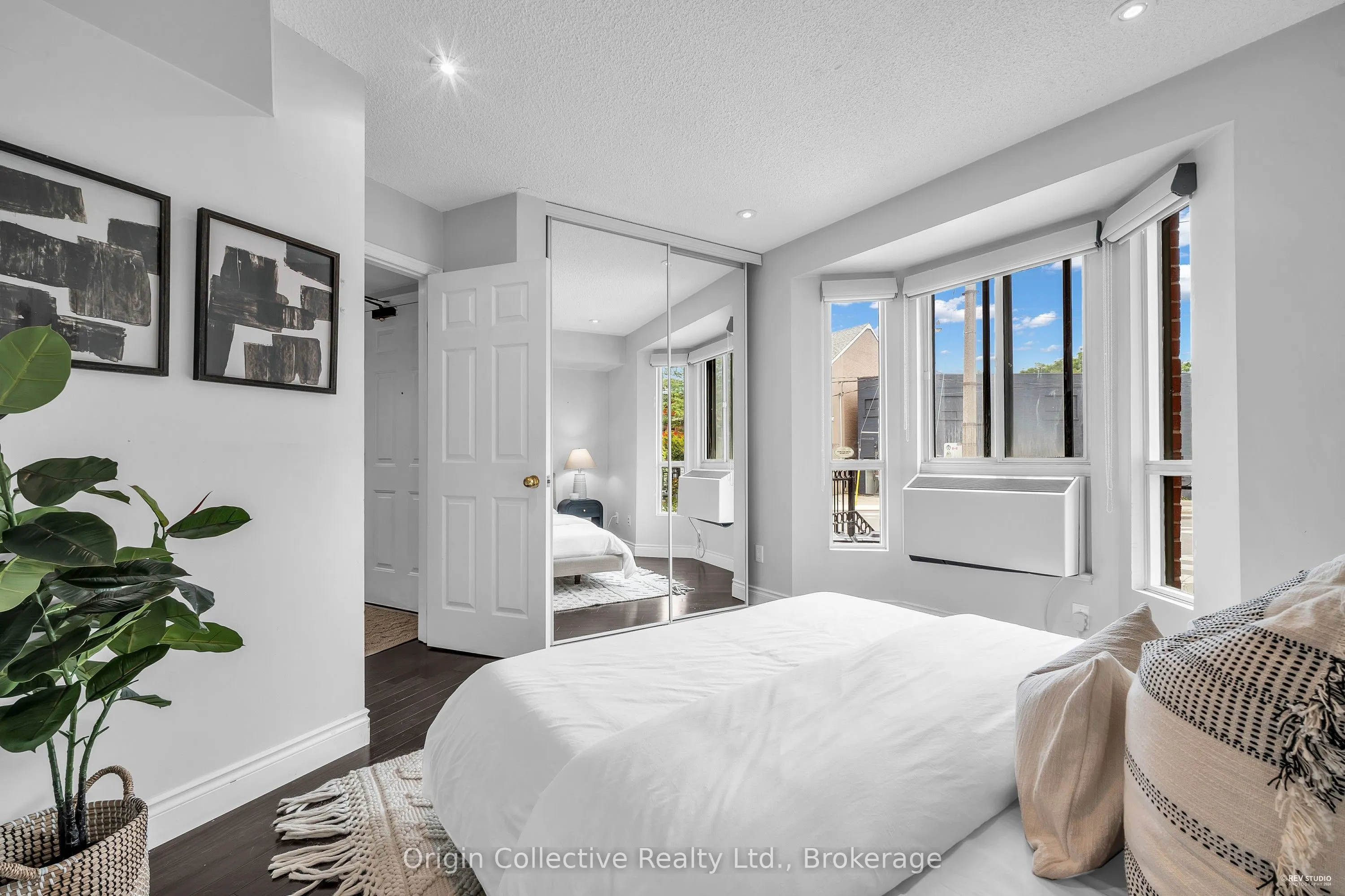 166B Niagara Street, #TH17