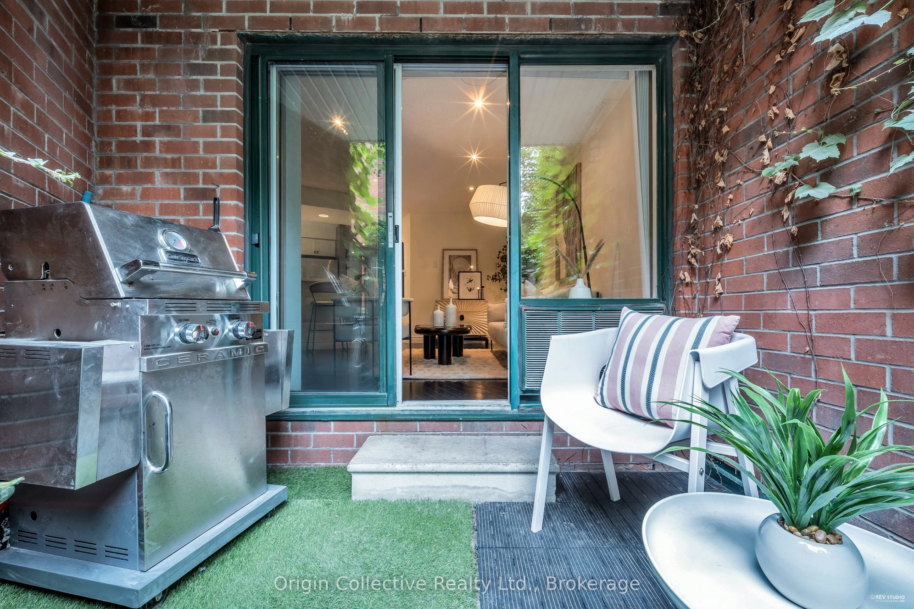 166B Niagara Street, #TH17