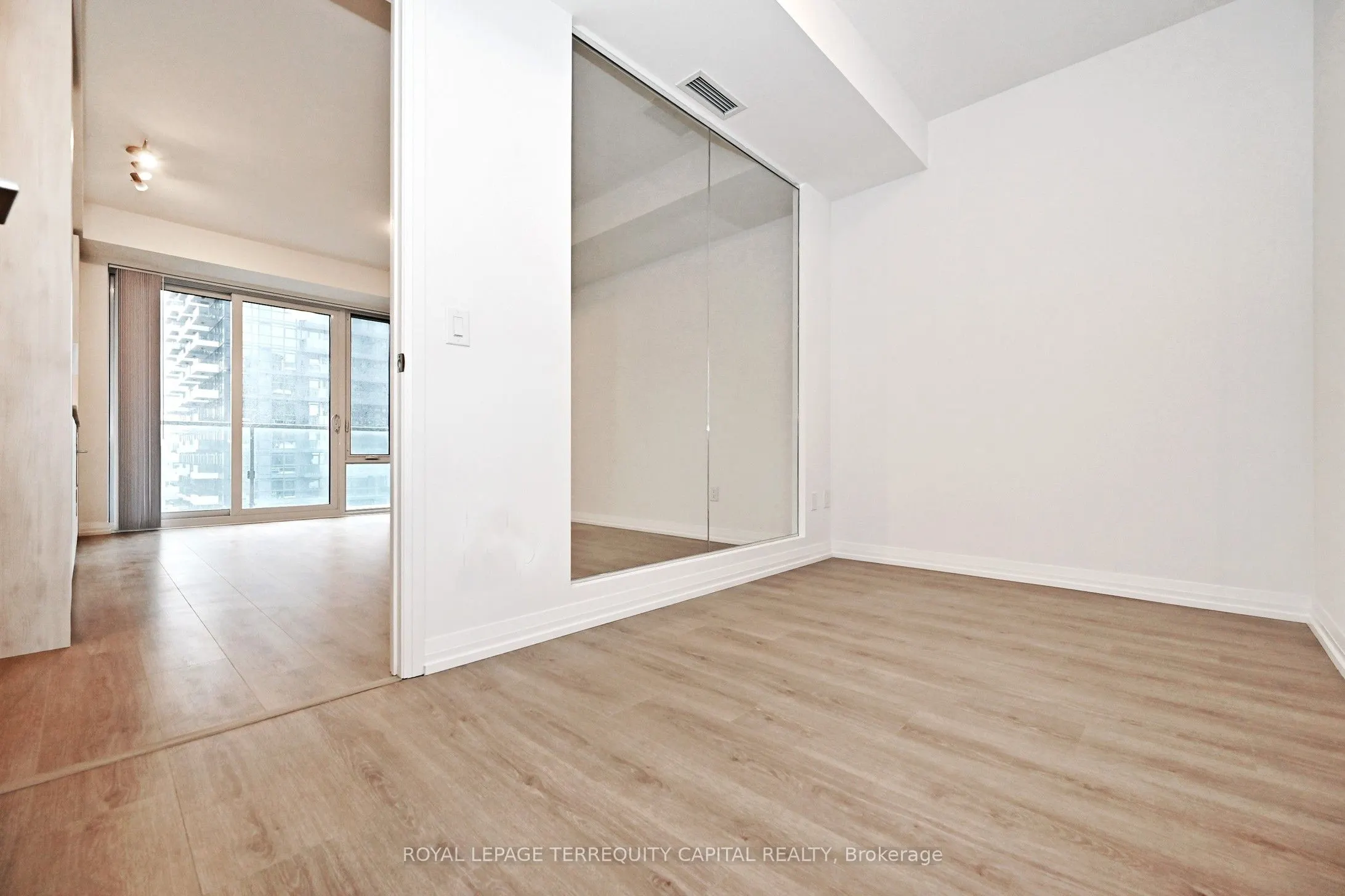 28 Widmer Street, #3526