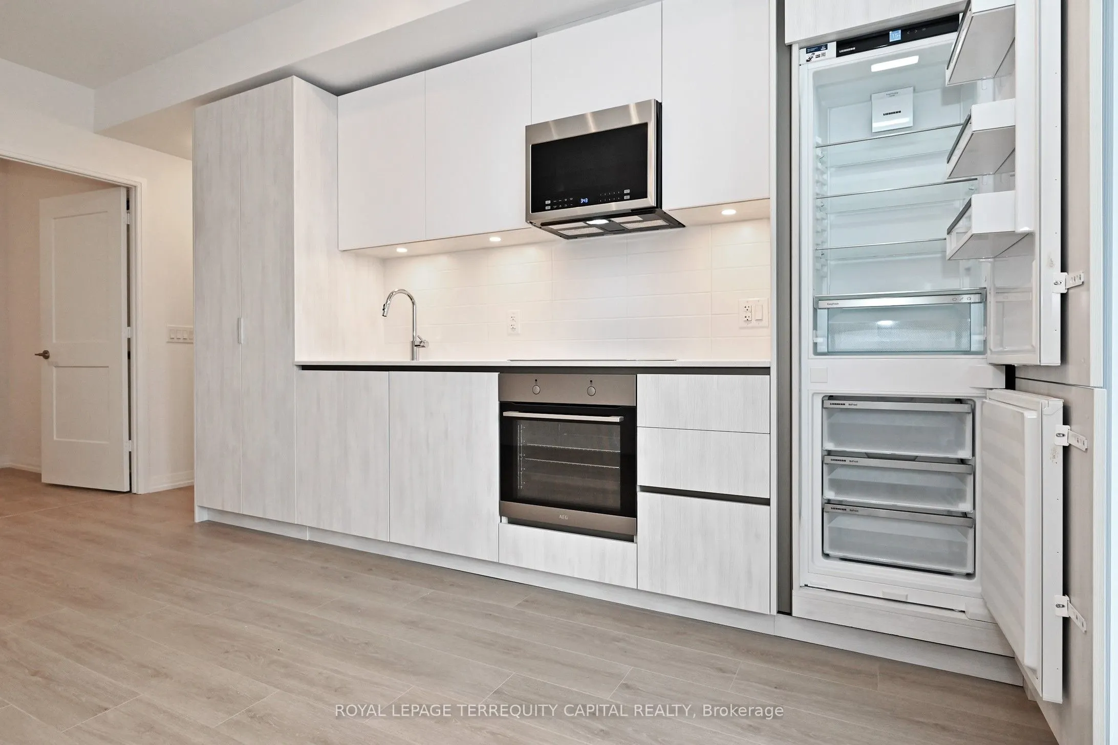 28 Widmer Street, #3526