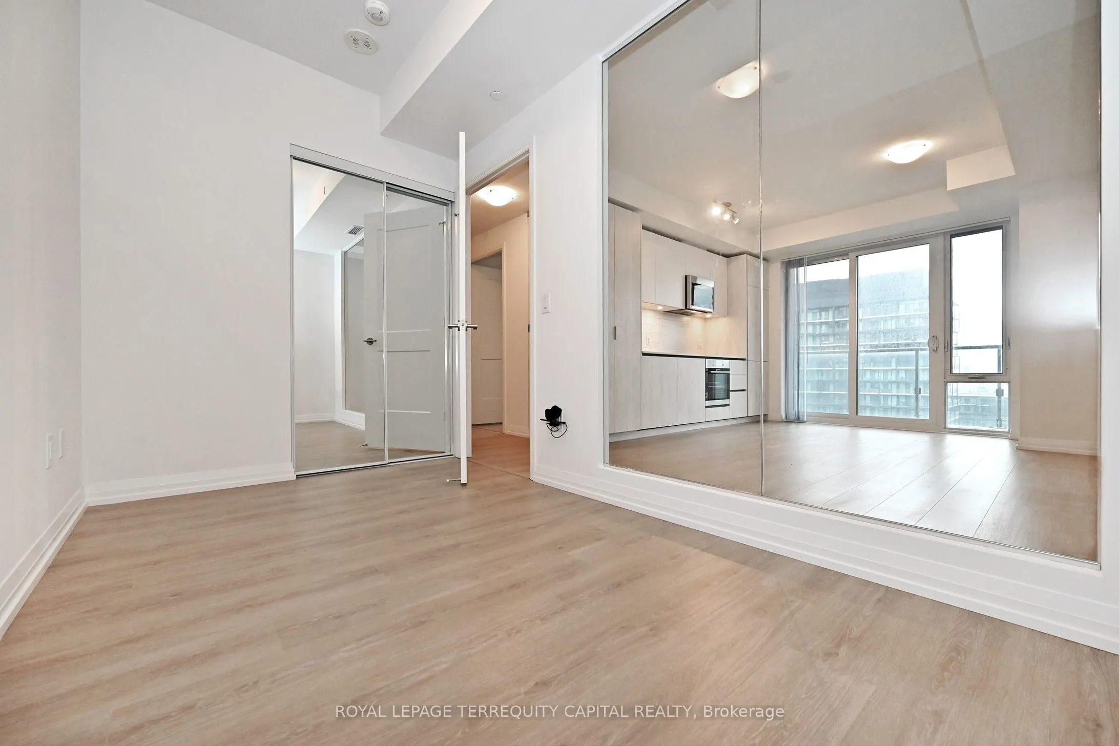 28 Widmer Street, #3526