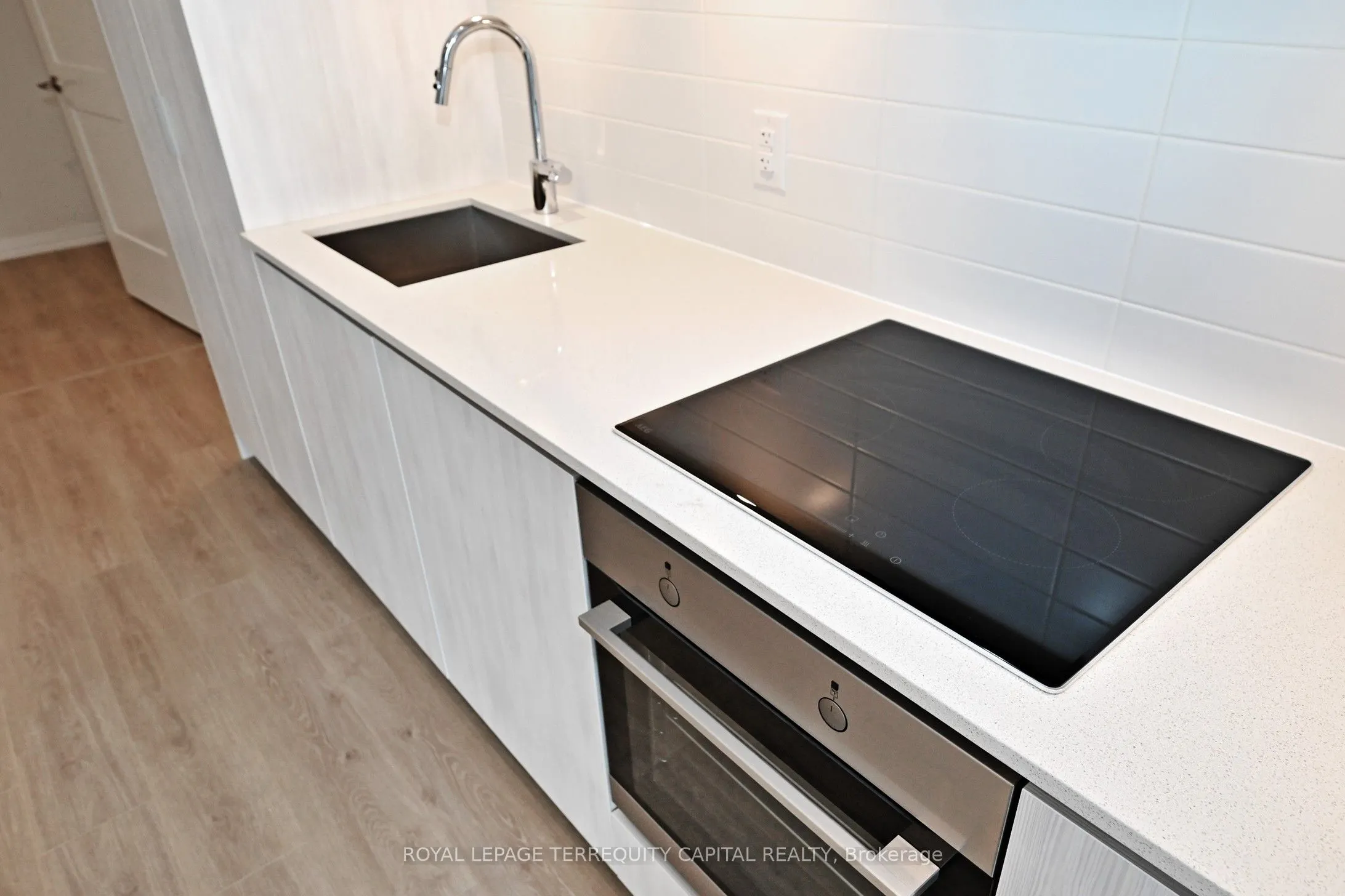 28 Widmer Street, #3526