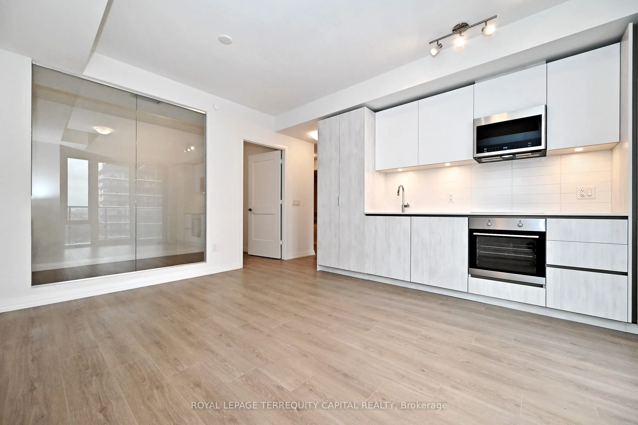 28 Widmer Street, #3526