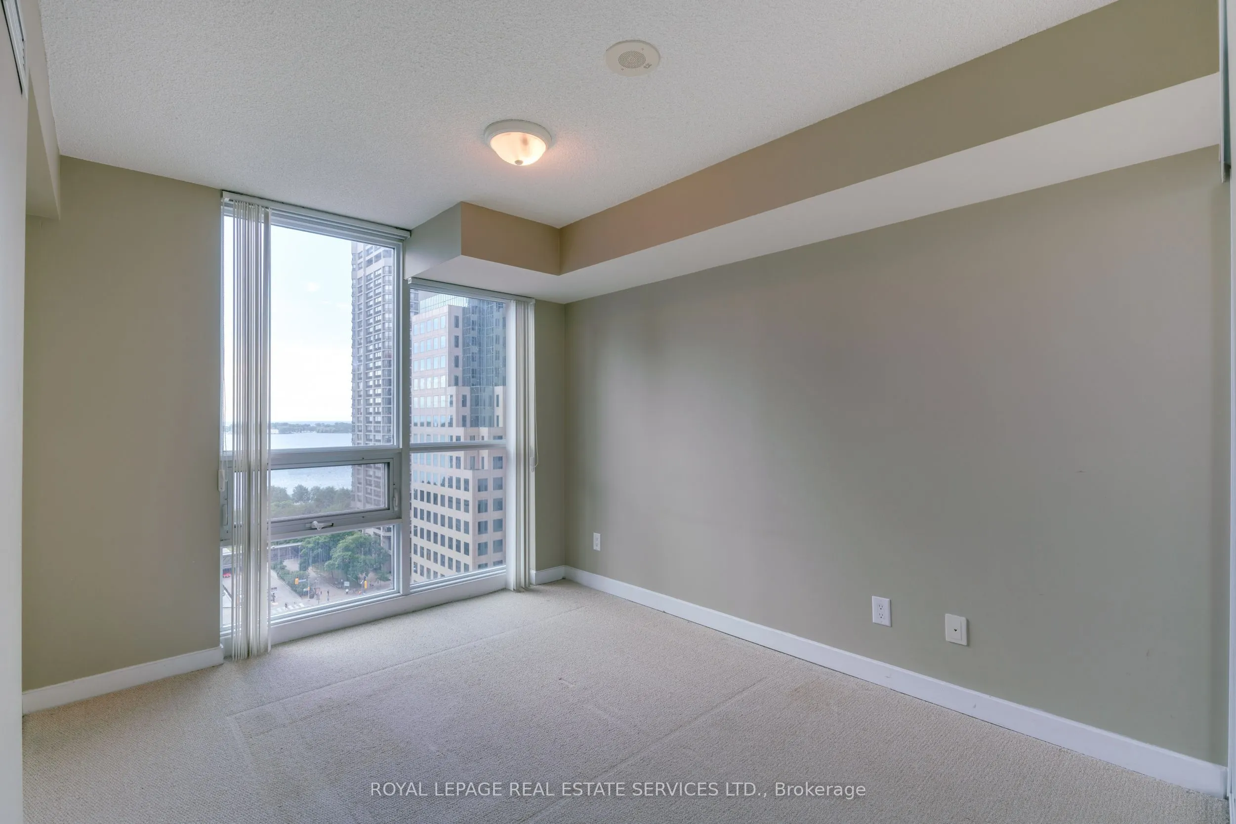 33 Bay Street, #2011