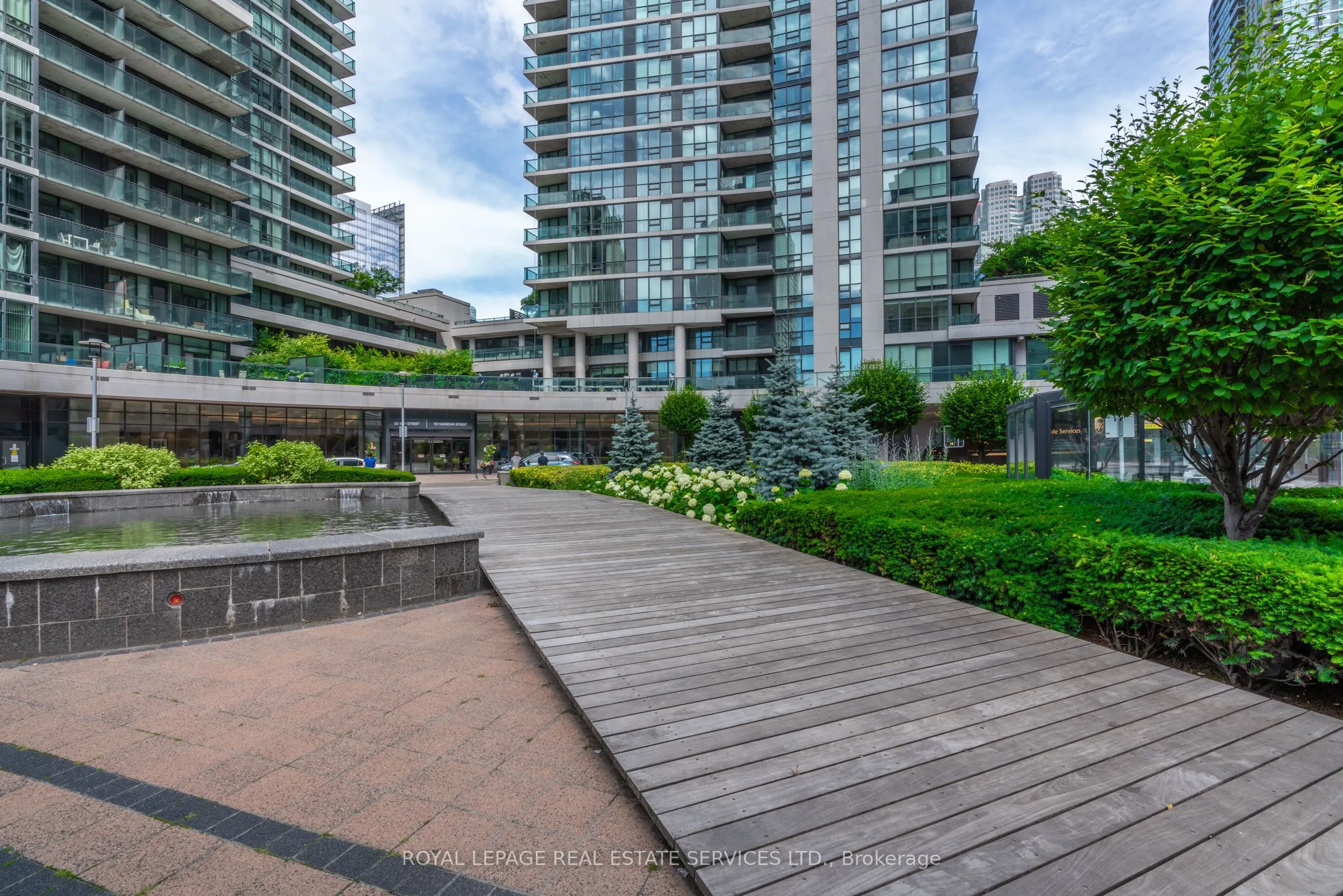 33 Bay Street, #2011