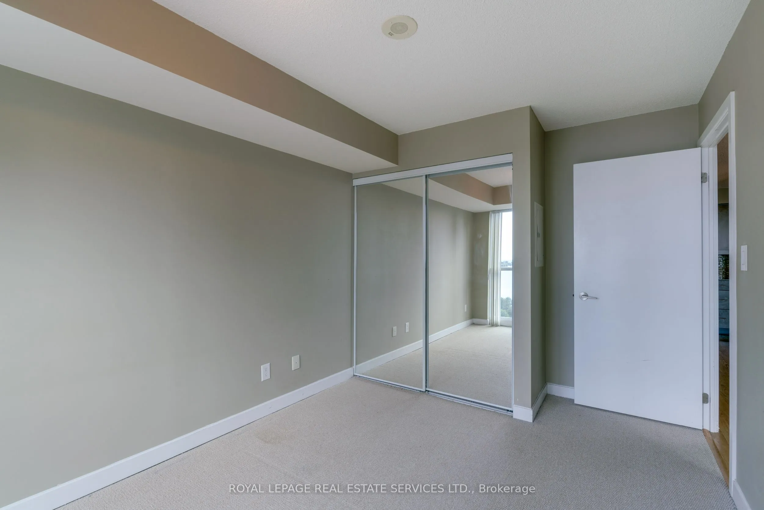 33 Bay Street, #2011