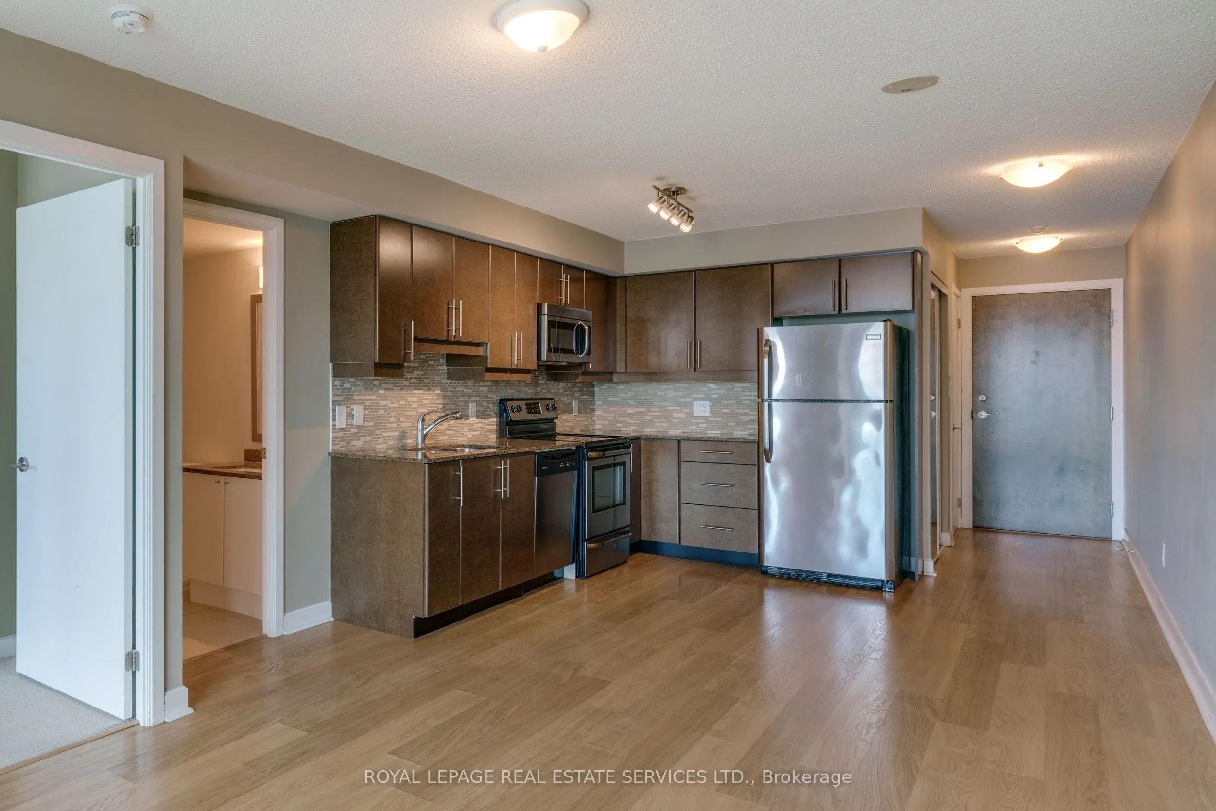 33 Bay Street, #2011