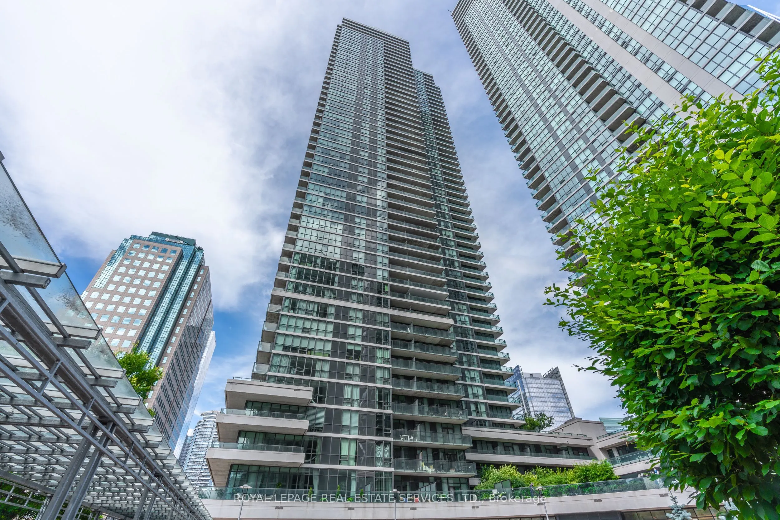 33 Bay Street, #2011