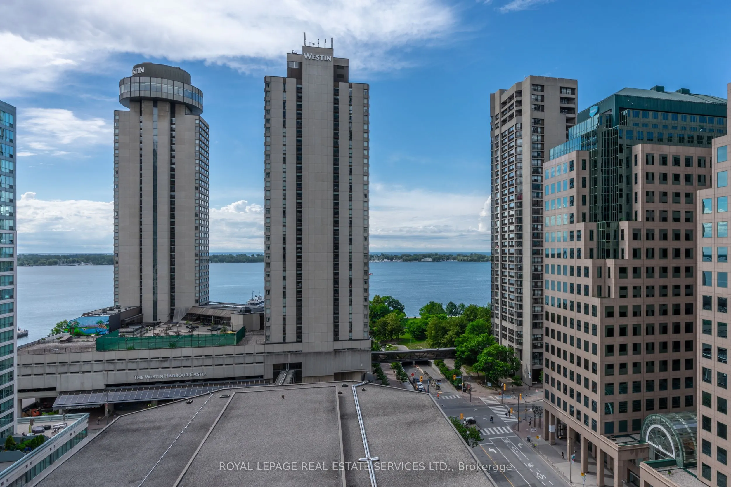 33 Bay Street, #2011