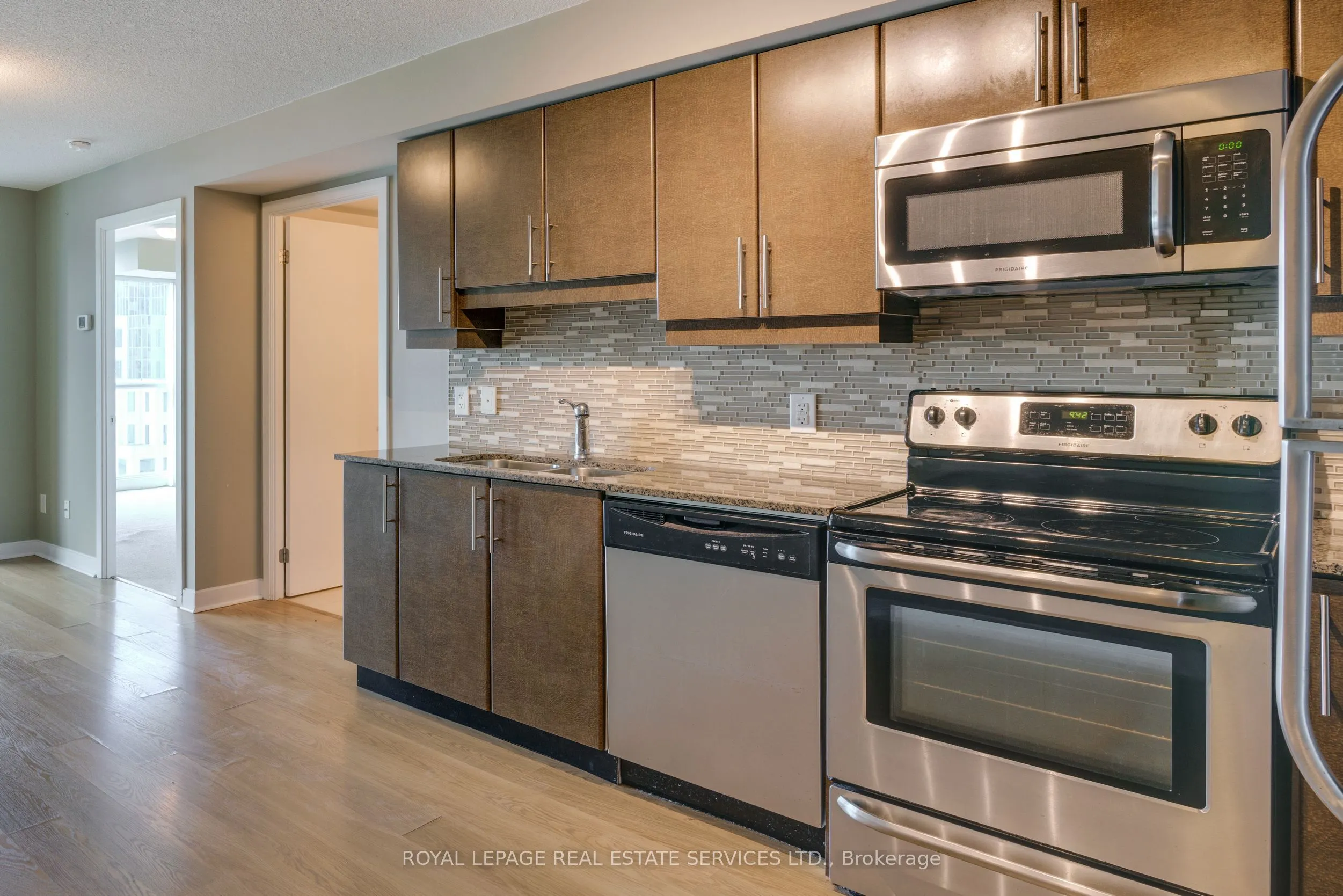 33 Bay Street, #2011