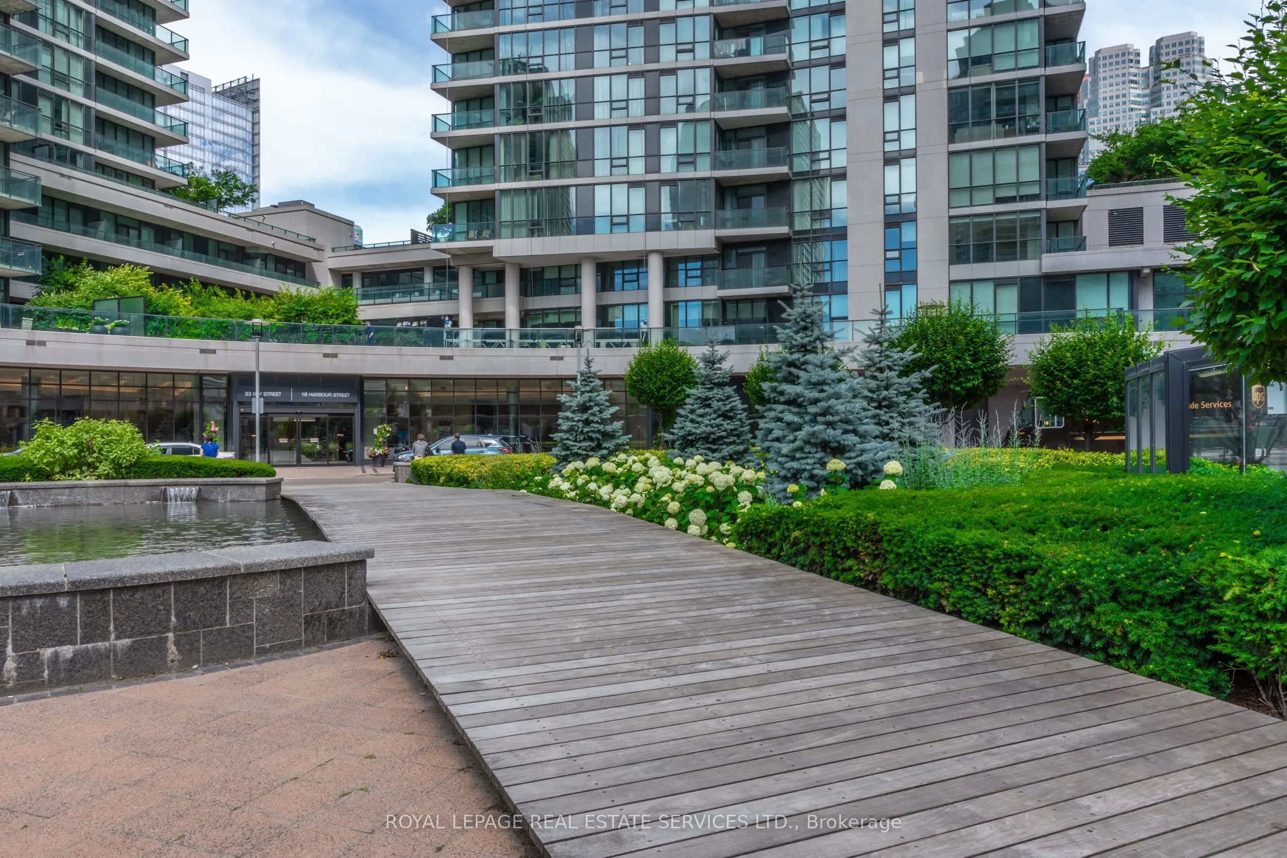 33 Bay Street, #2011