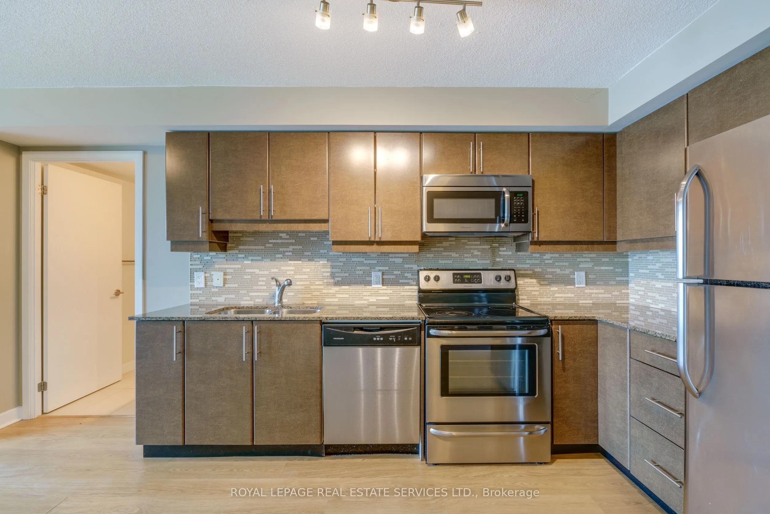 33 Bay Street, #2011