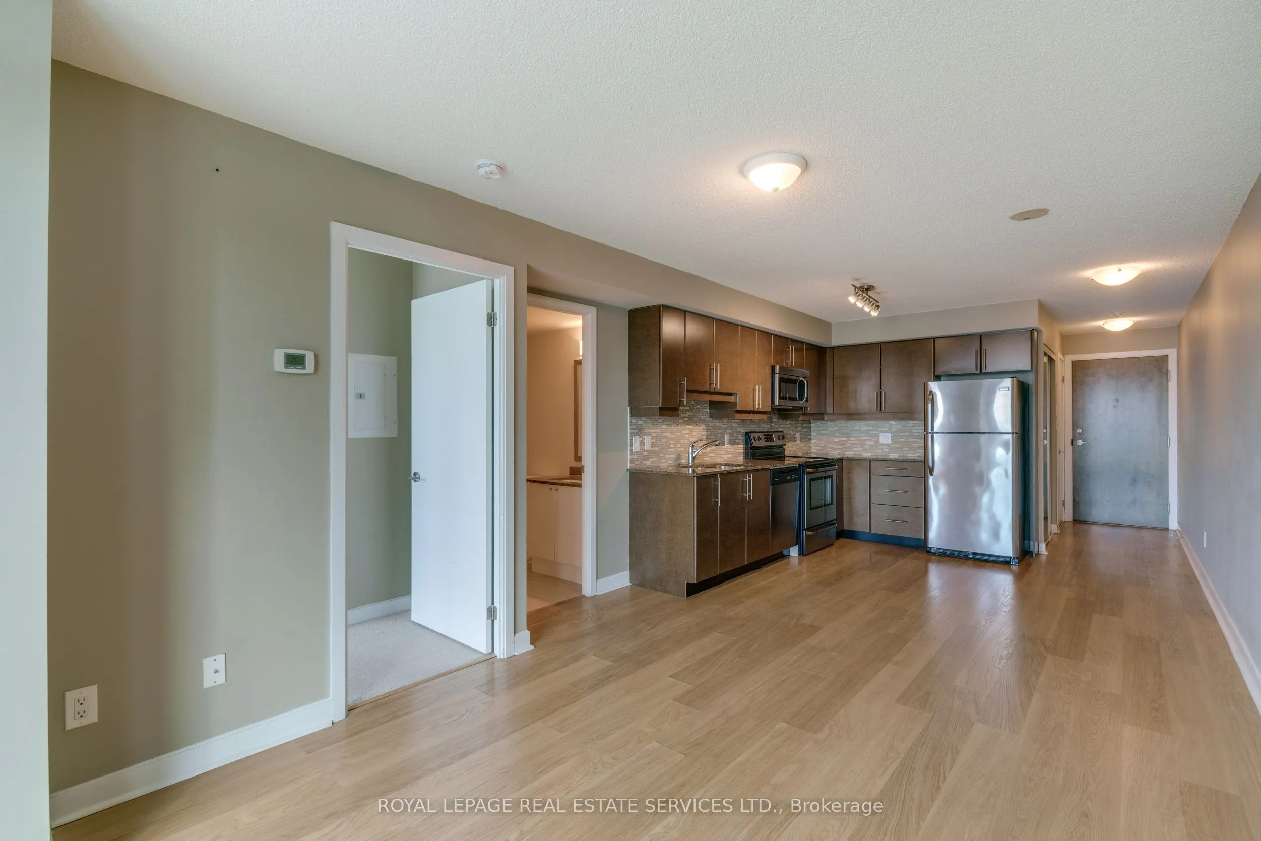 33 Bay Street, #2011