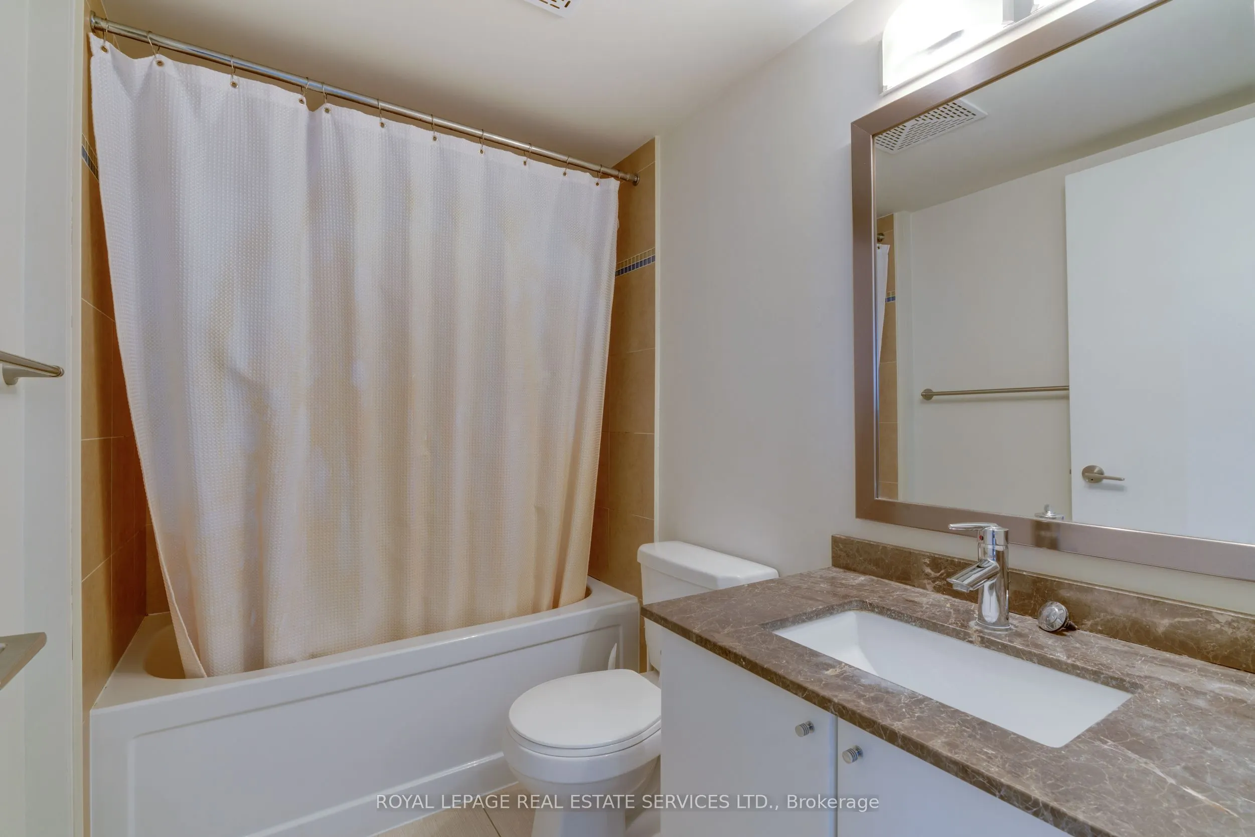 33 Bay Street, #2011