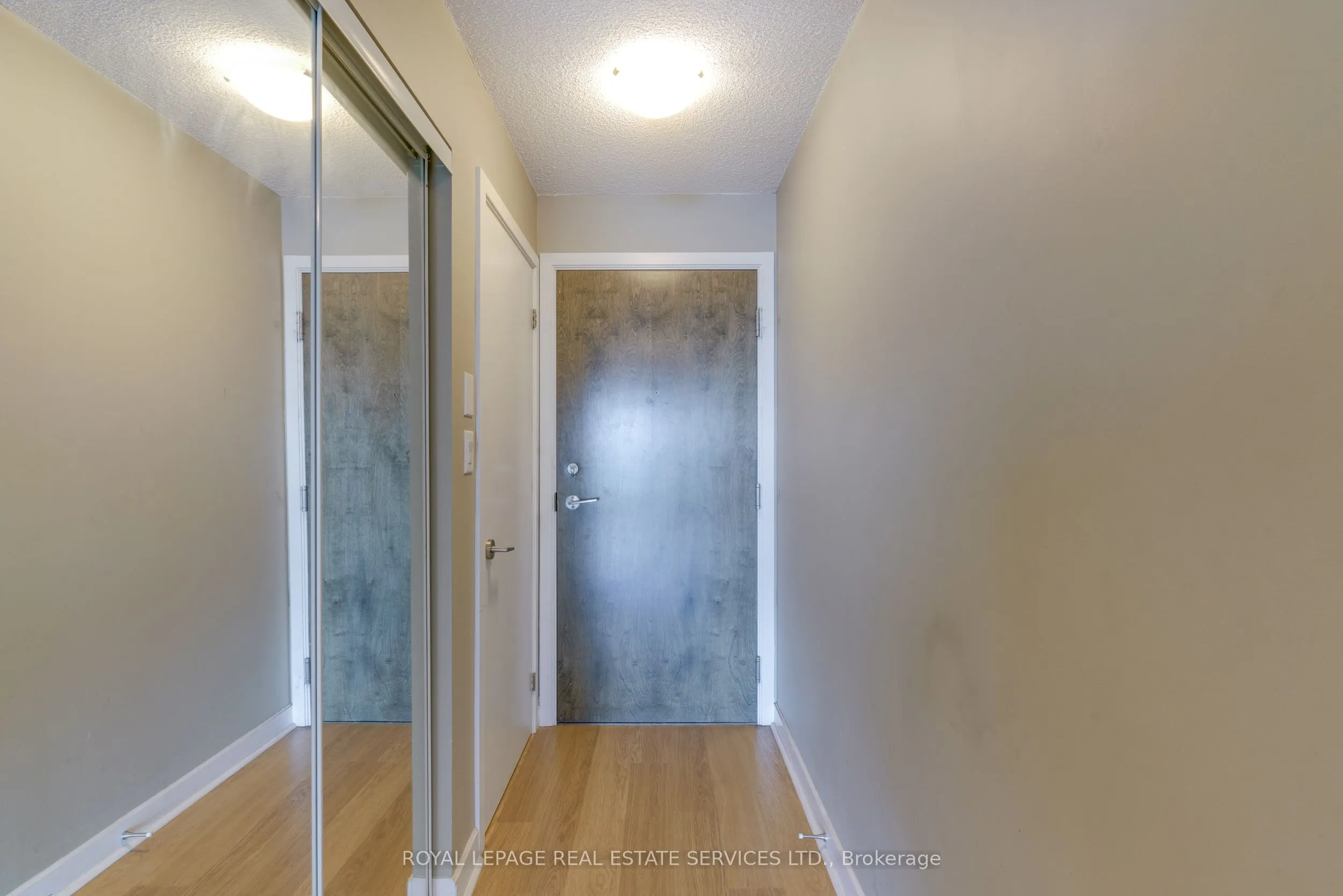 33 Bay Street, #2011