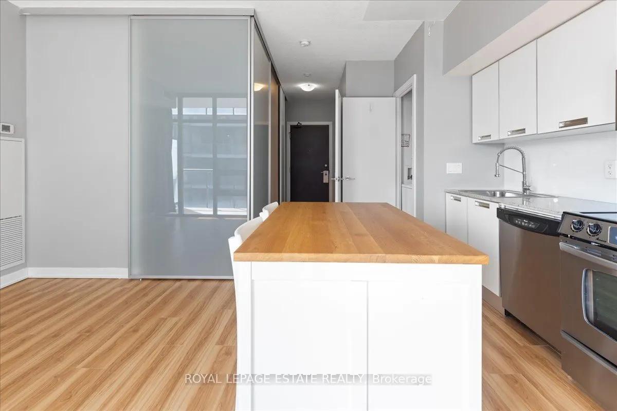 33 Charles Street E, #811