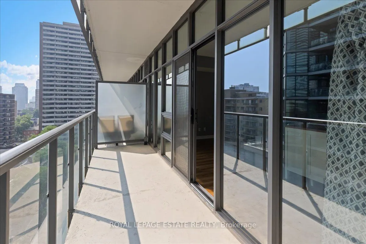 33 Charles Street E, #811