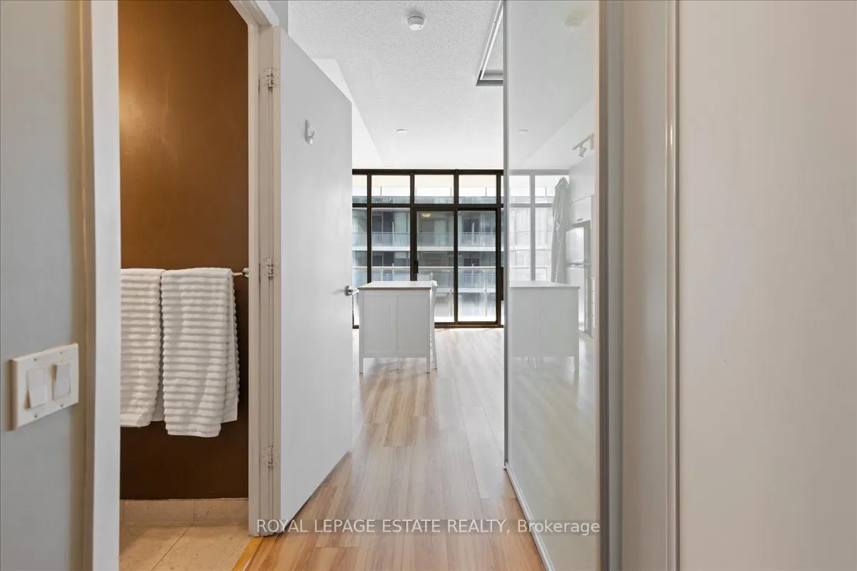 33 Charles Street E, #811