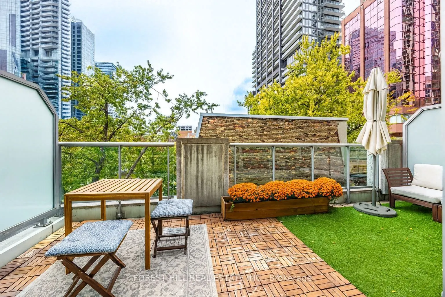 350 Wellington Street W, #306