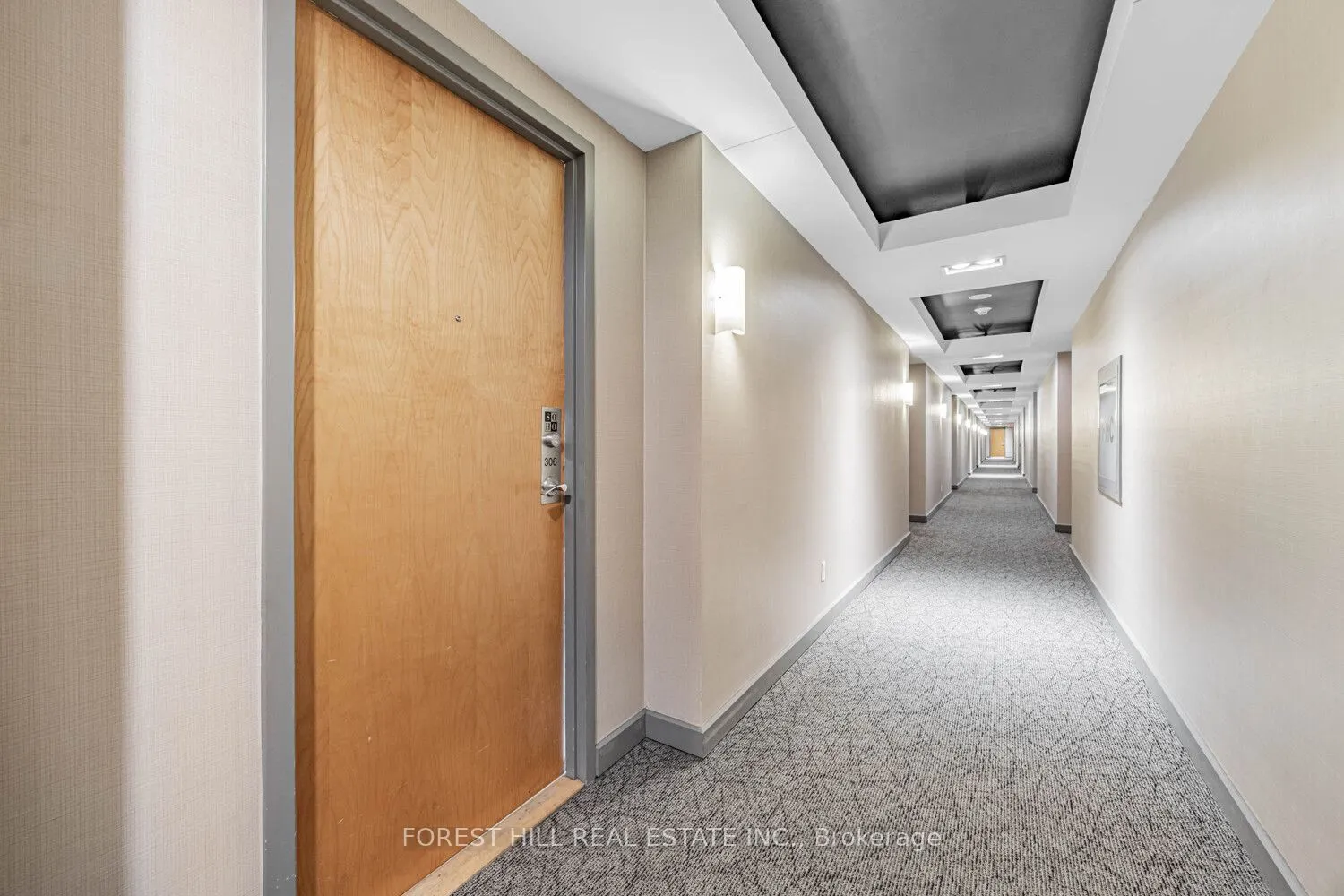 350 Wellington Street W, #306