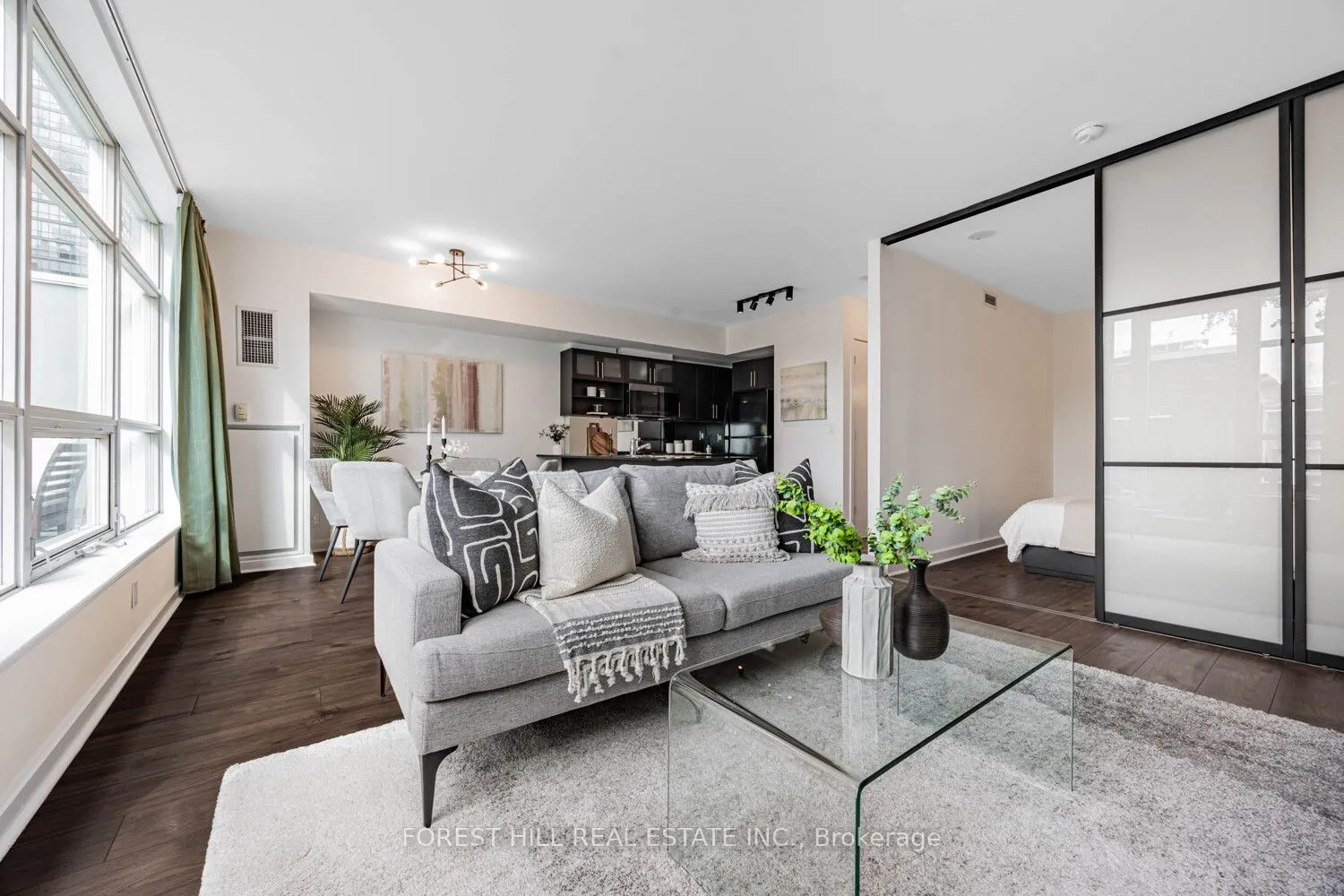 350 Wellington Street W, #306
