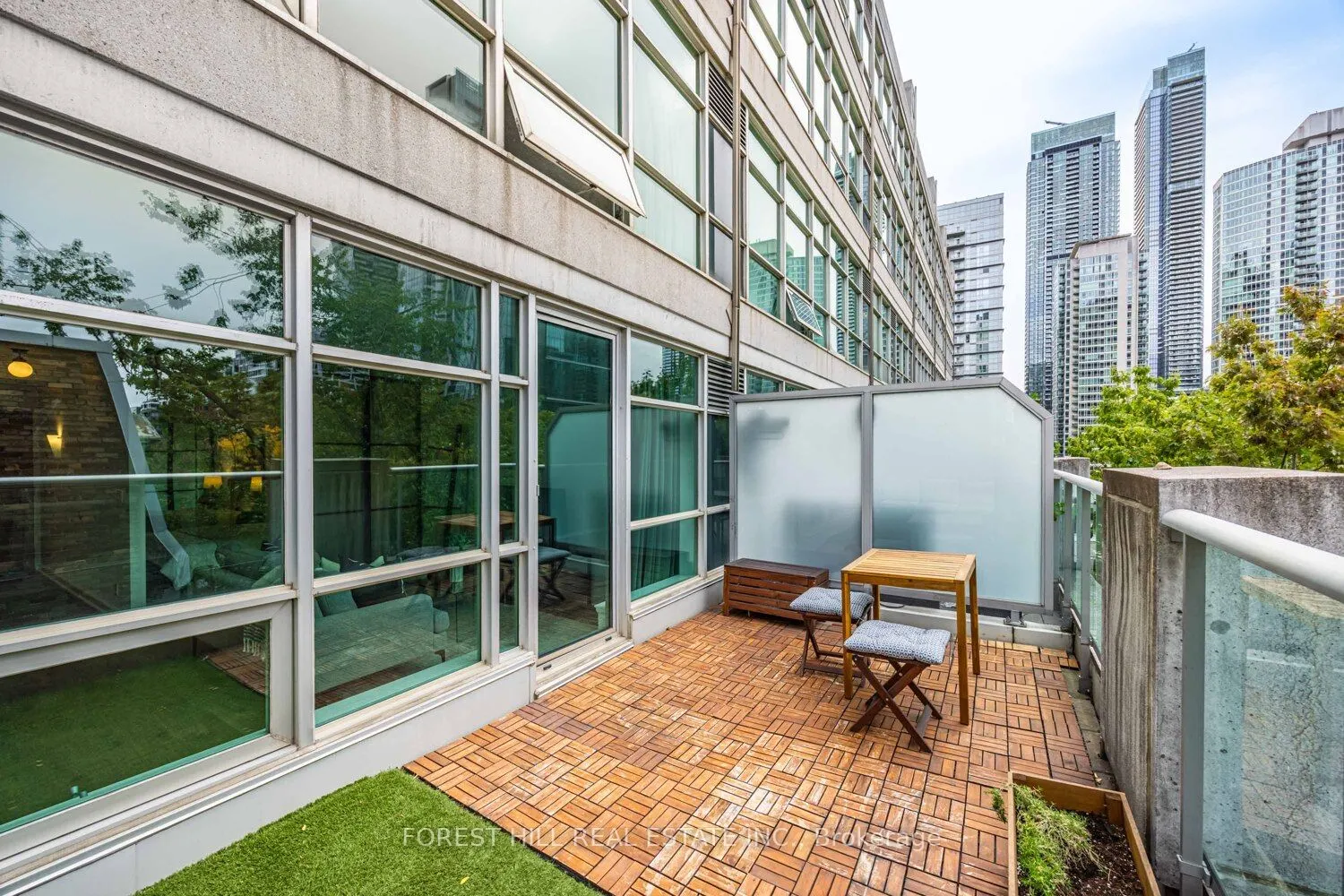 350 Wellington Street W, #306