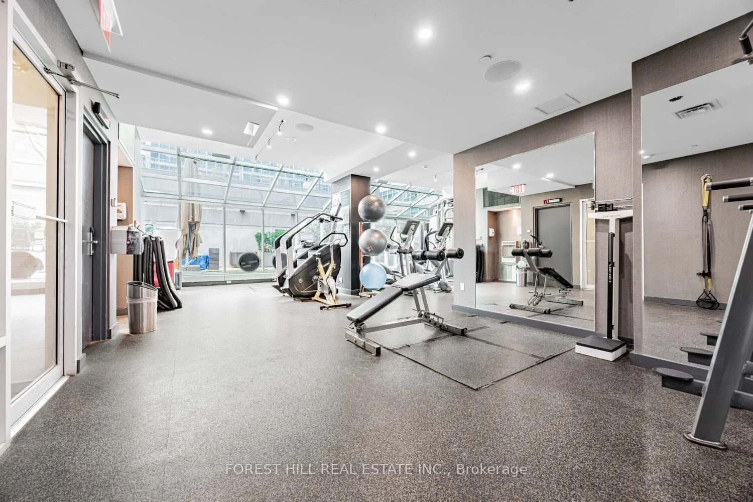 350 Wellington Street W, #306