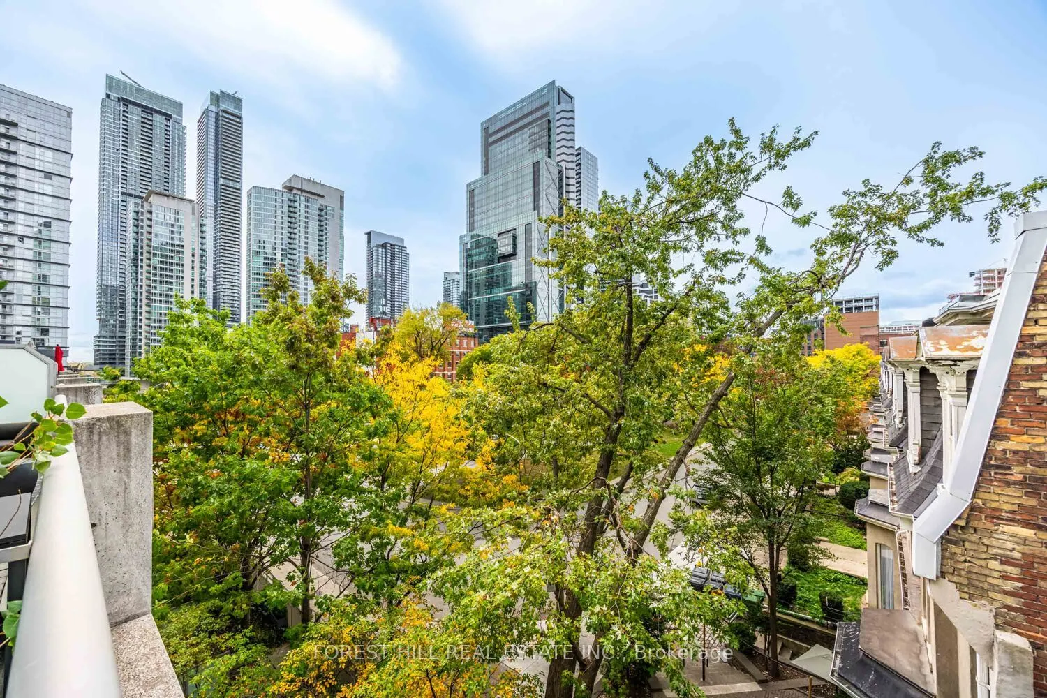 350 Wellington Street W, #306