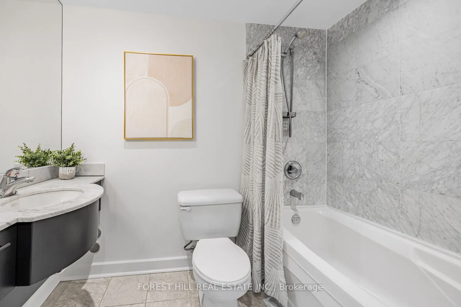350 Wellington Street W, #306